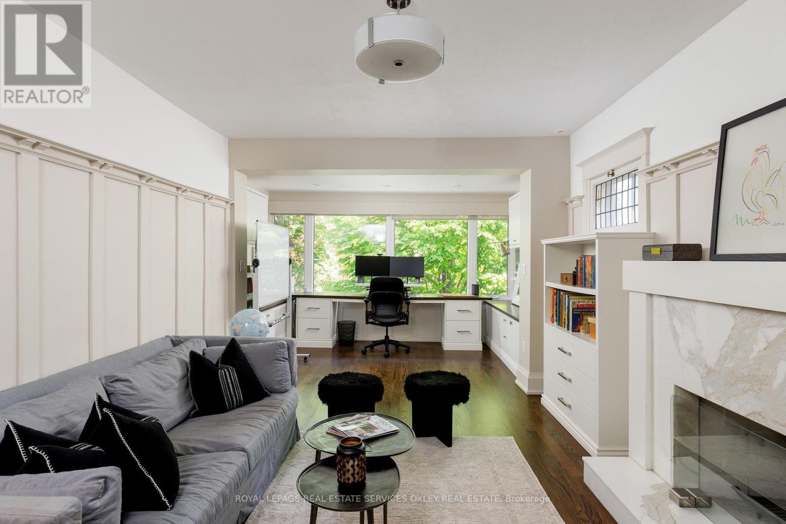 












9 LYNWOOD AVENUE

,
Toronto,




Ontario
M4V1K3

