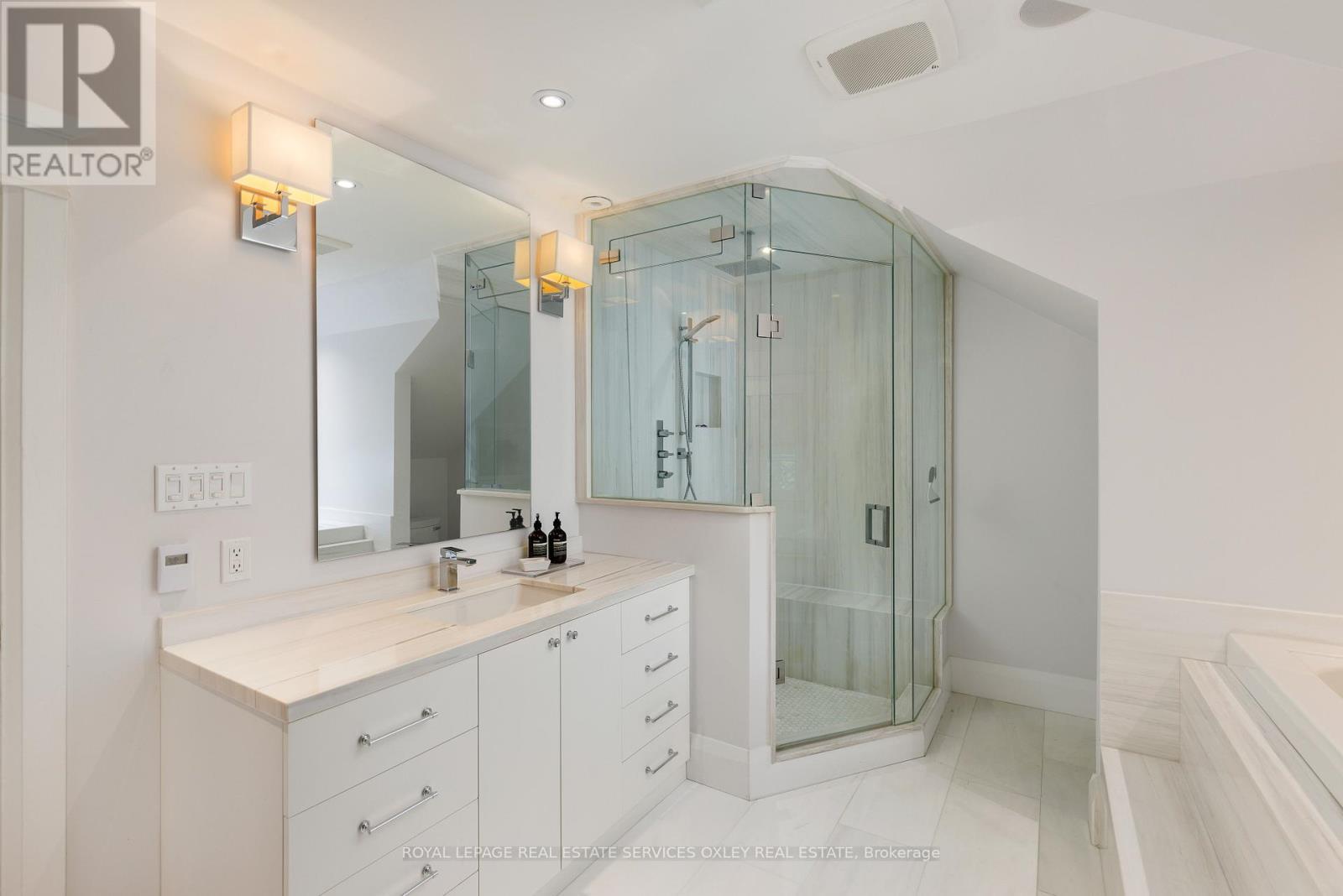 












9 LYNWOOD AVENUE

,
Toronto,




Ontario
M4V1K3

