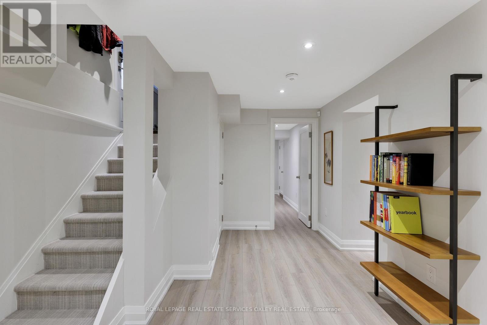 












9 LYNWOOD AVENUE

,
Toronto,




Ontario
M4V1K3


