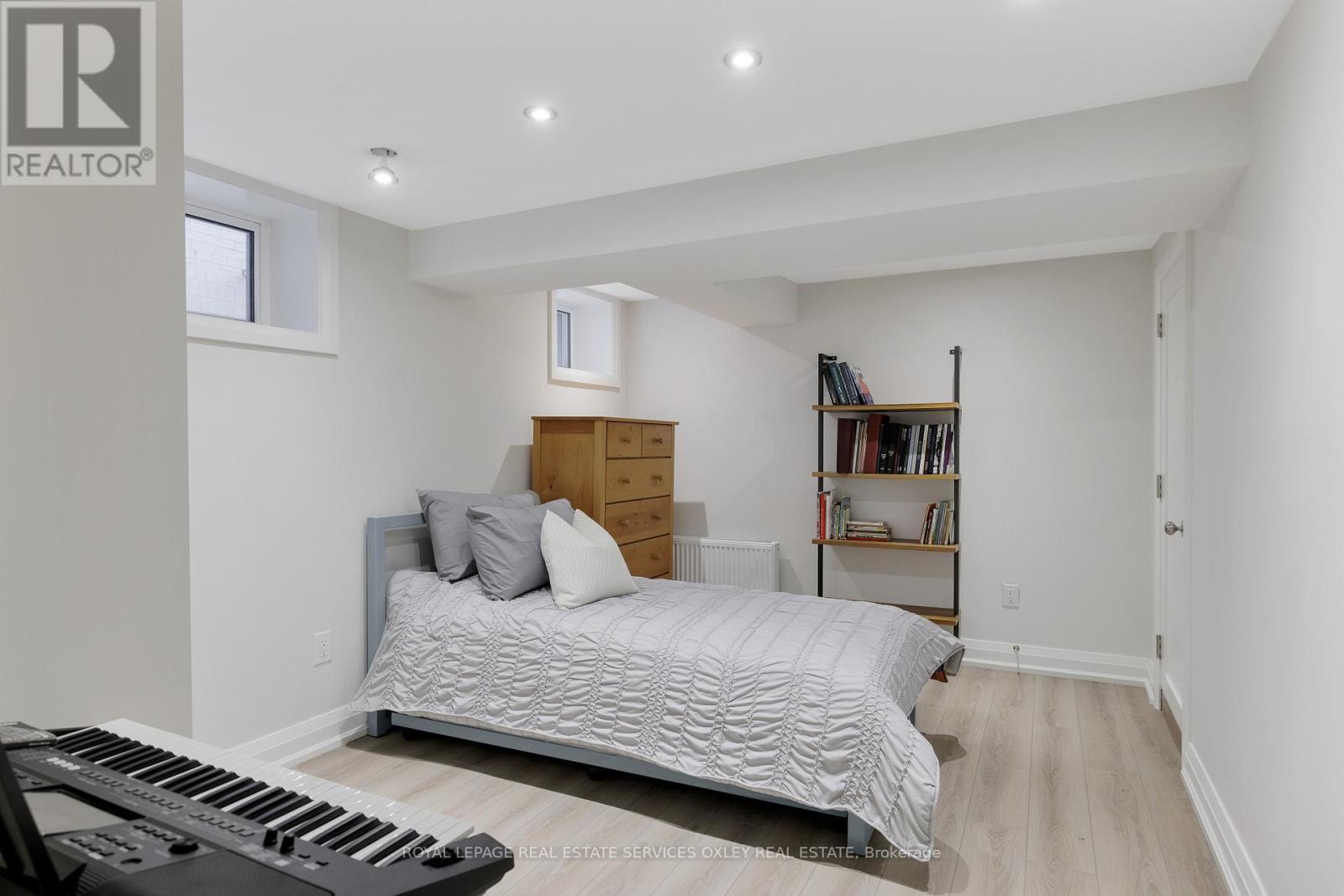 












9 LYNWOOD AVENUE

,
Toronto,




Ontario
M4V1K3

