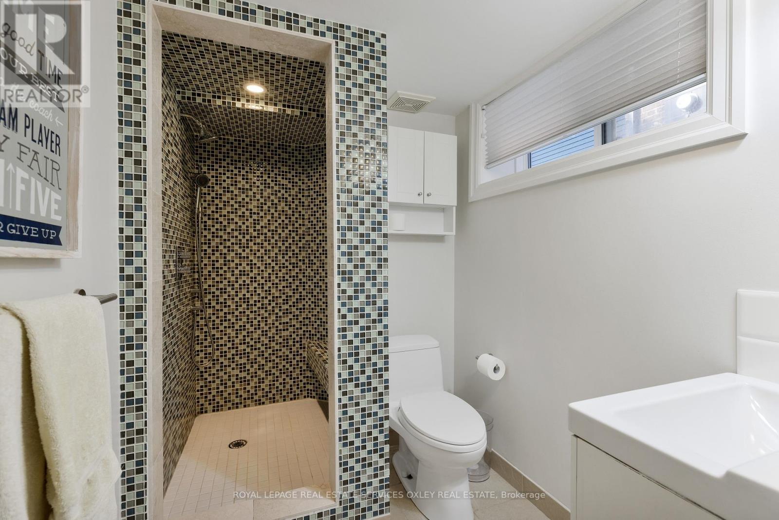 












9 LYNWOOD AVENUE

,
Toronto,




Ontario
M4V1K3

