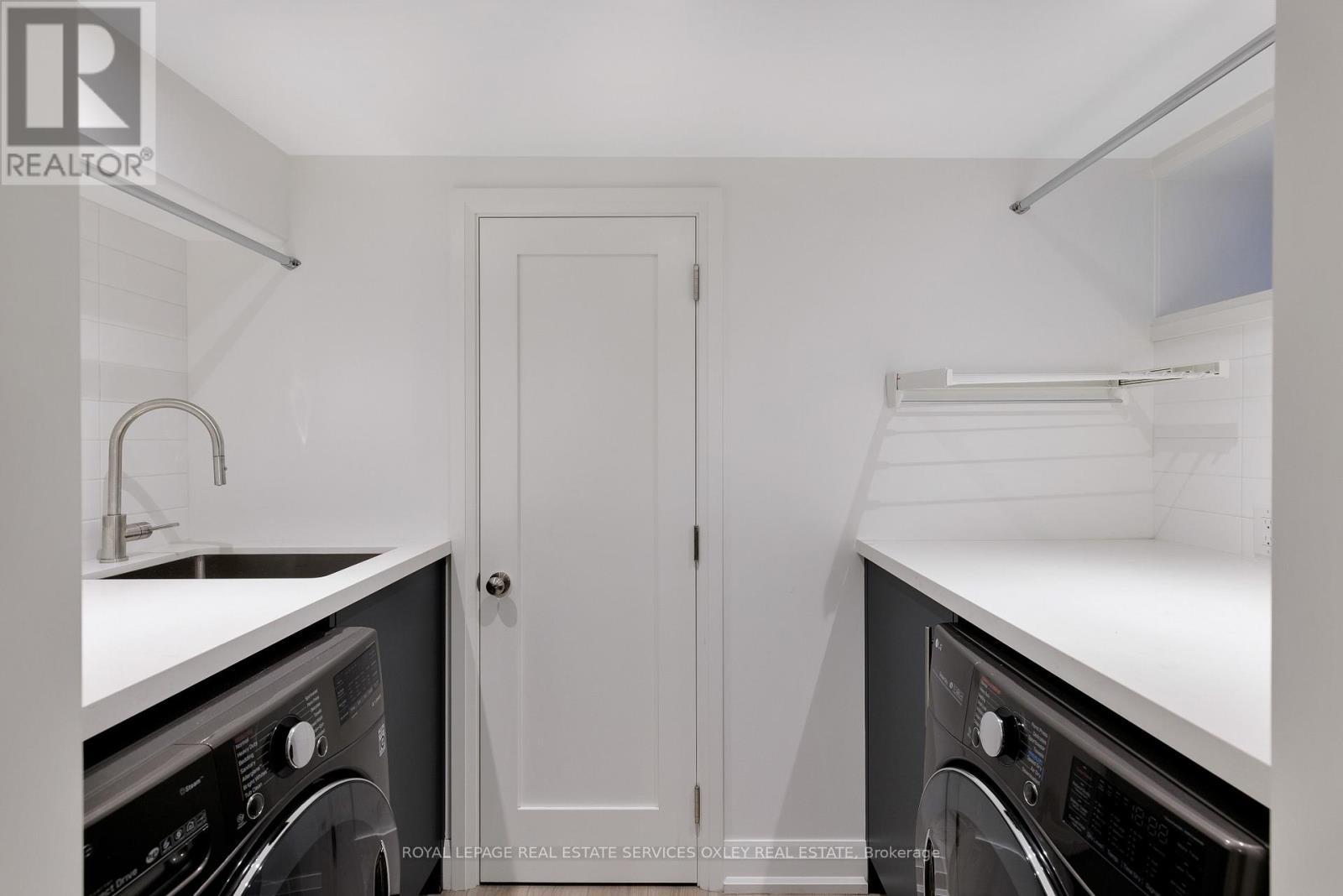 












9 LYNWOOD AVENUE

,
Toronto,




Ontario
M4V1K3

