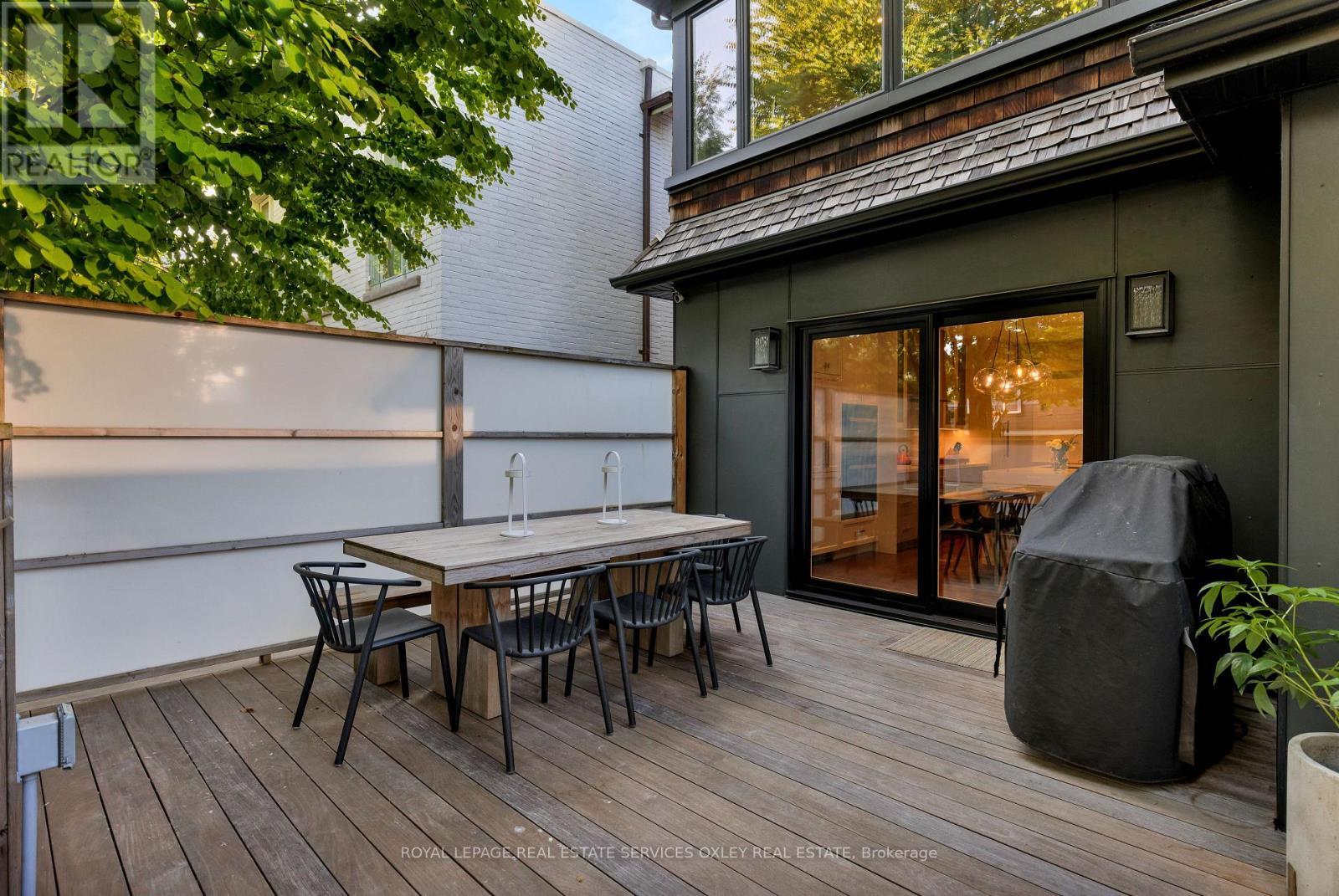 












9 LYNWOOD AVENUE

,
Toronto,




Ontario
M4V1K3

