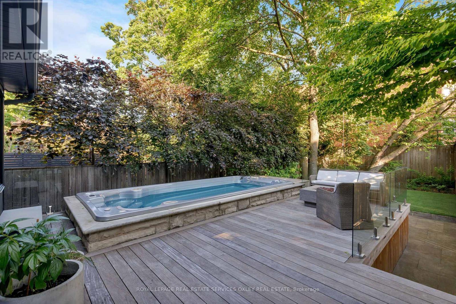 












9 LYNWOOD AVENUE

,
Toronto,




Ontario
M4V1K3

