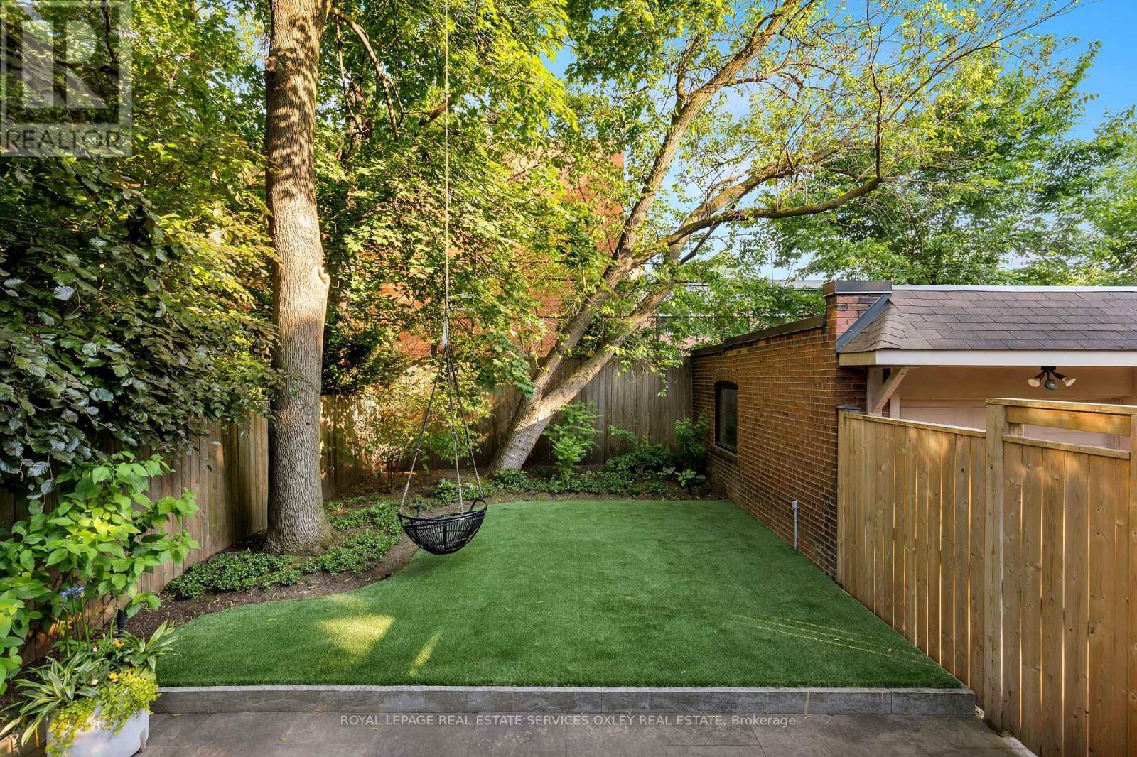 












9 LYNWOOD AVENUE

,
Toronto,




Ontario
M4V1K3

