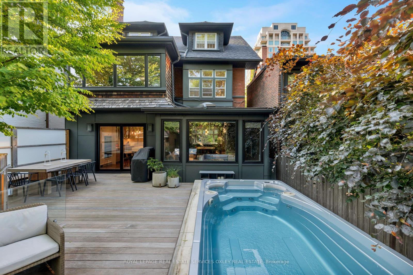 












9 LYNWOOD AVENUE

,
Toronto,




Ontario
M4V1K3

