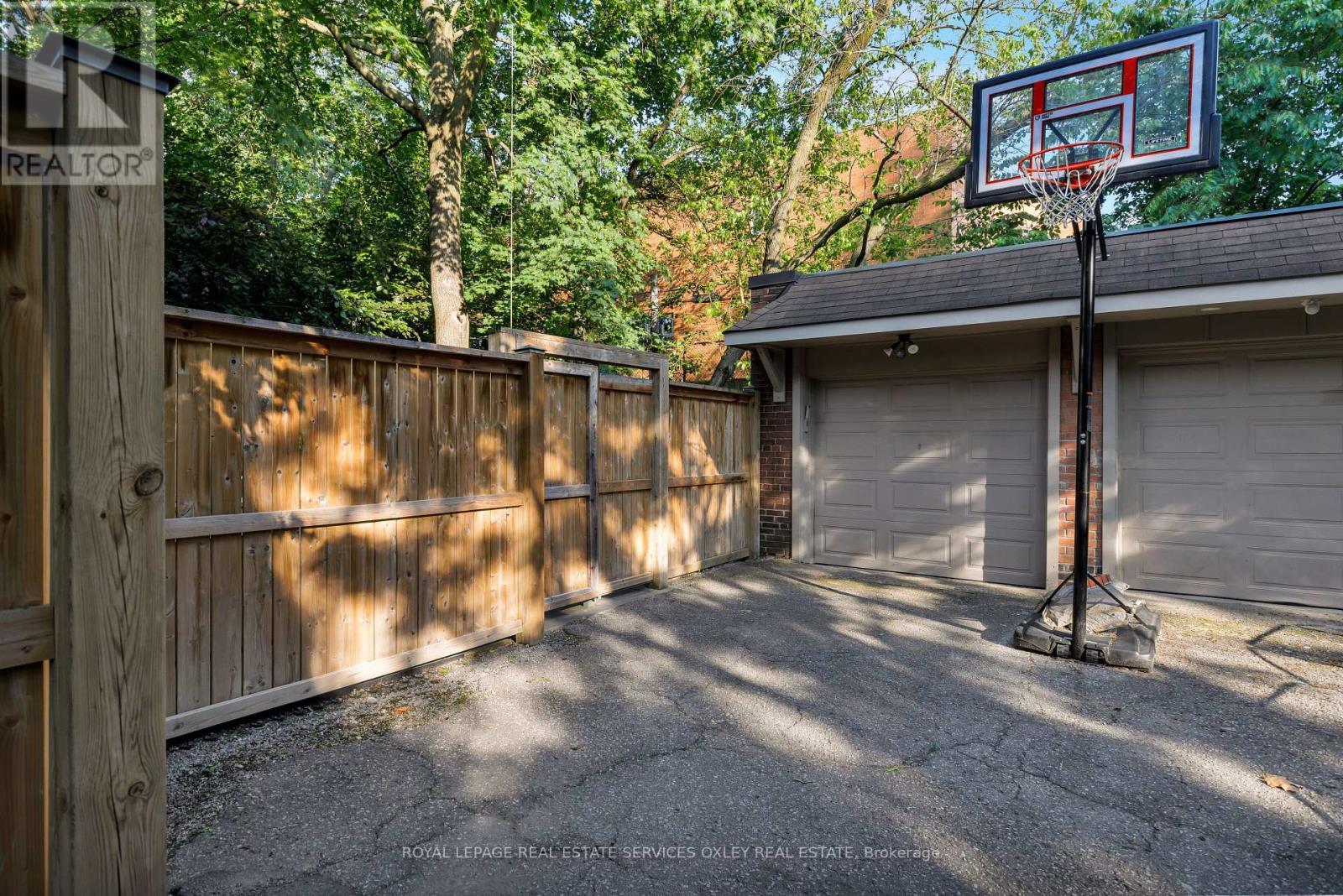 












9 LYNWOOD AVENUE

,
Toronto,




Ontario
M4V1K3

