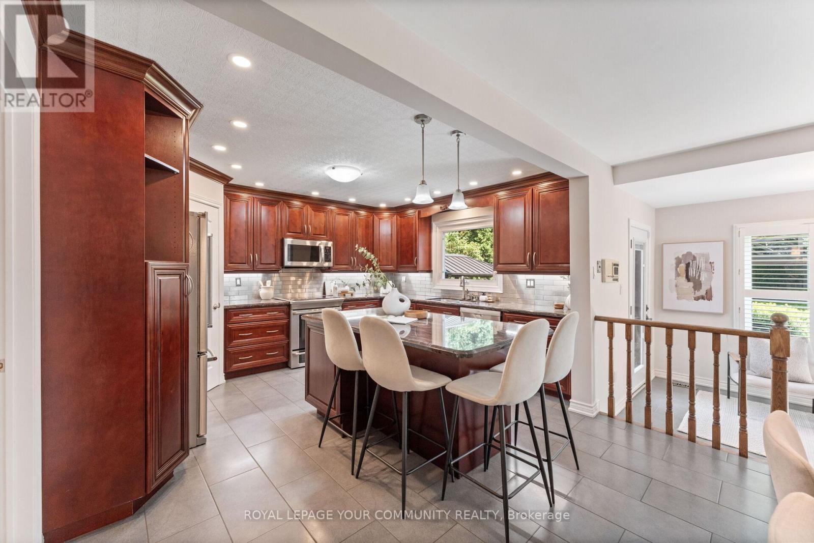 












261 CORNER RIDGE ROAD

,
Aurora,




Ontario
L4G6L6

