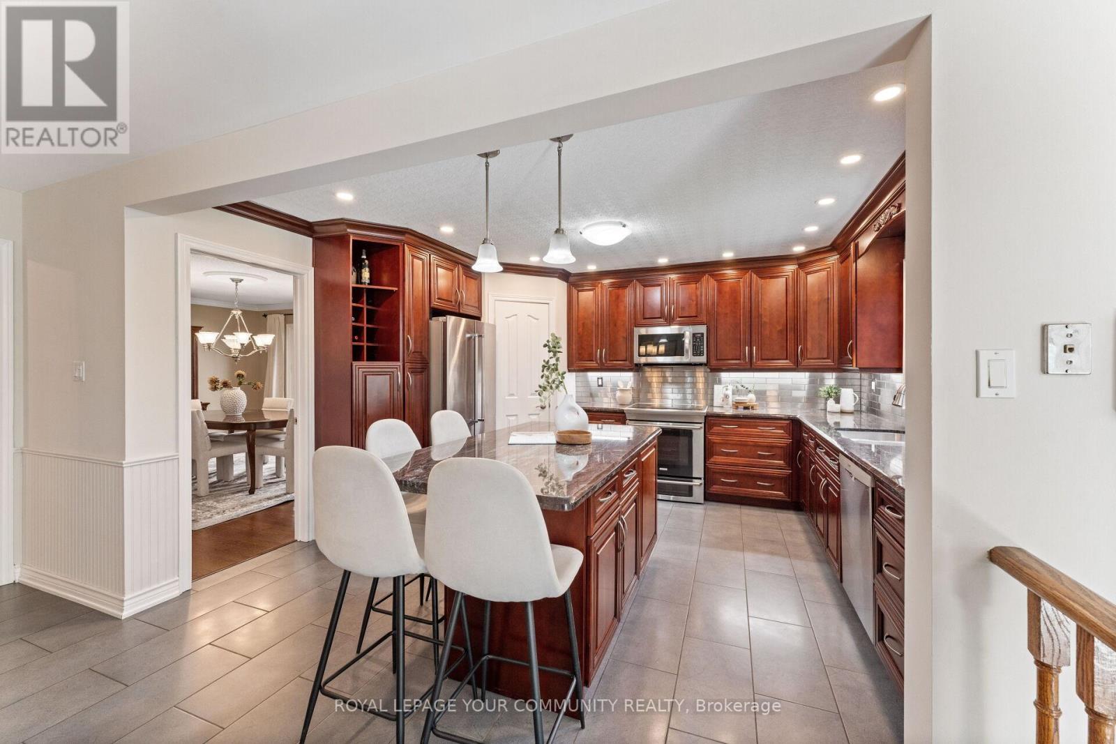 












261 CORNER RIDGE ROAD

,
Aurora,




Ontario
L4G6L6

