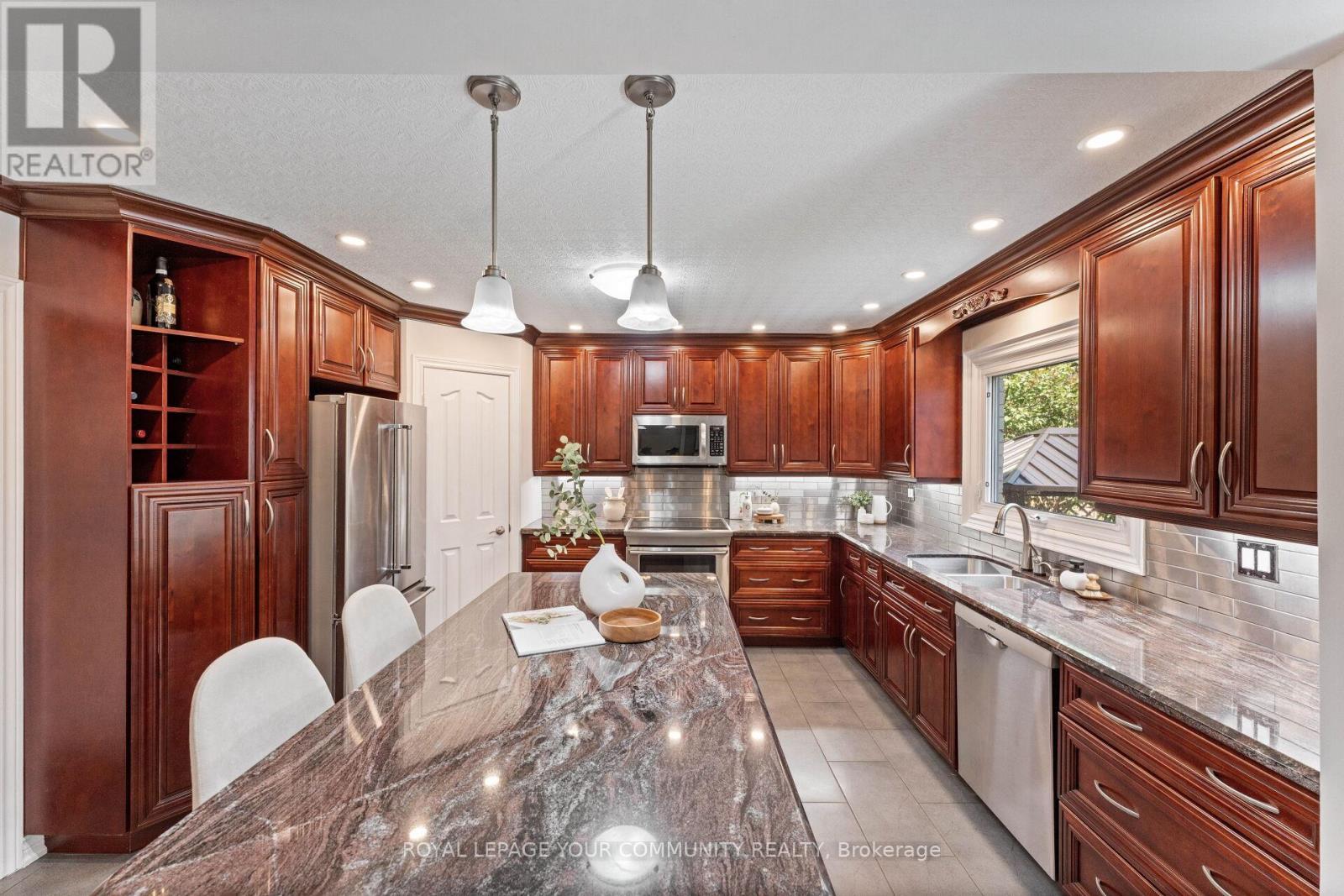 












261 CORNER RIDGE ROAD

,
Aurora,




Ontario
L4G6L6

