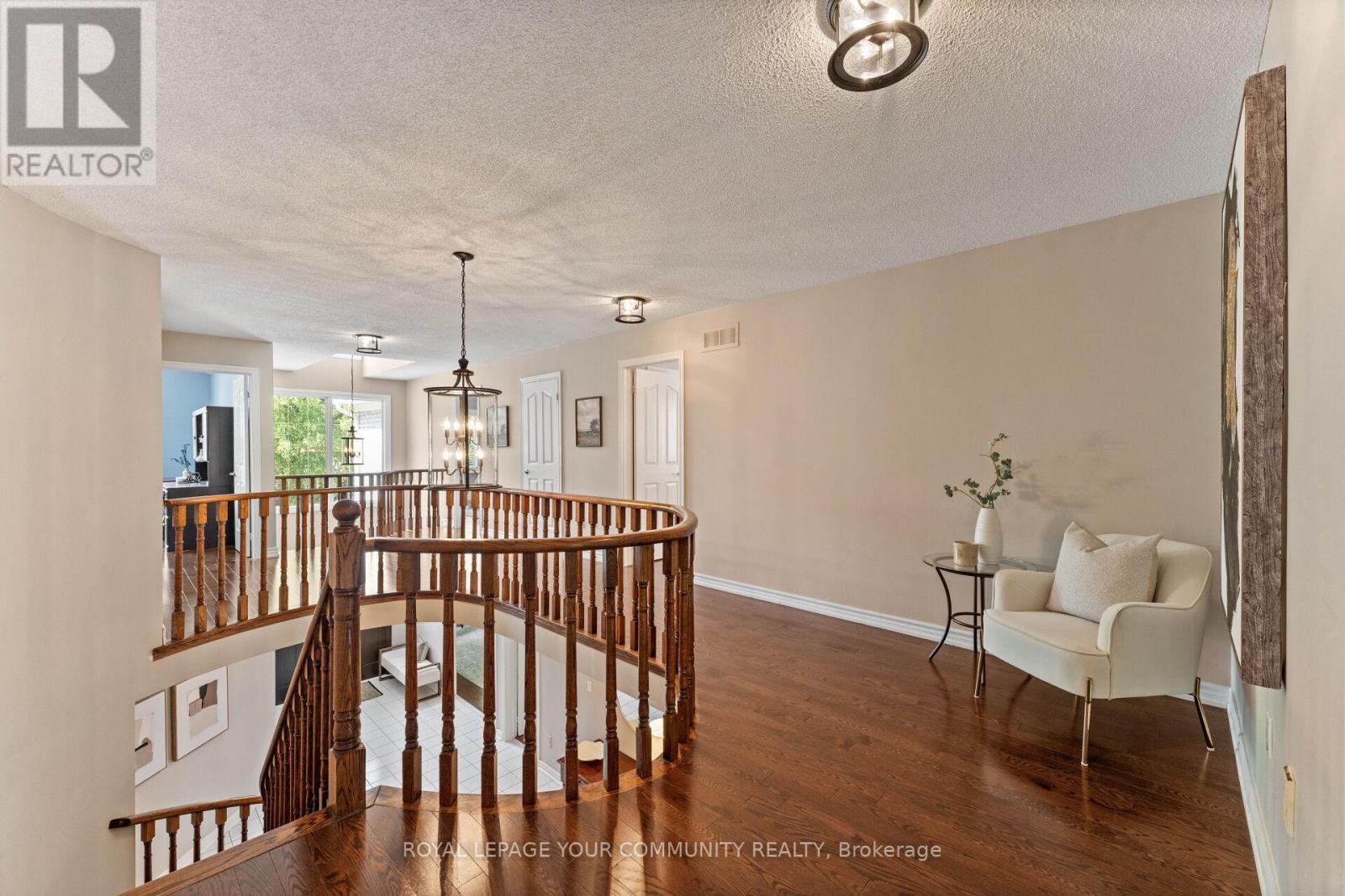 












261 CORNER RIDGE ROAD

,
Aurora,




Ontario
L4G6L6

