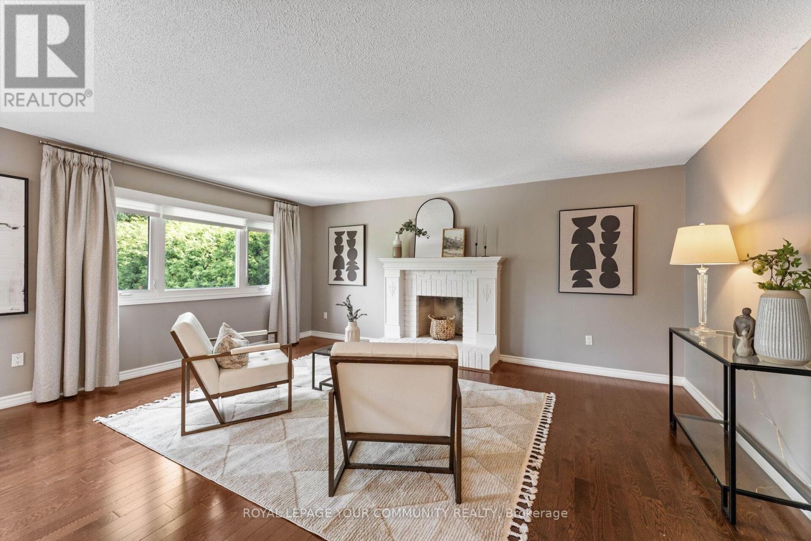 












261 CORNER RIDGE ROAD

,
Aurora,




Ontario
L4G6L6

