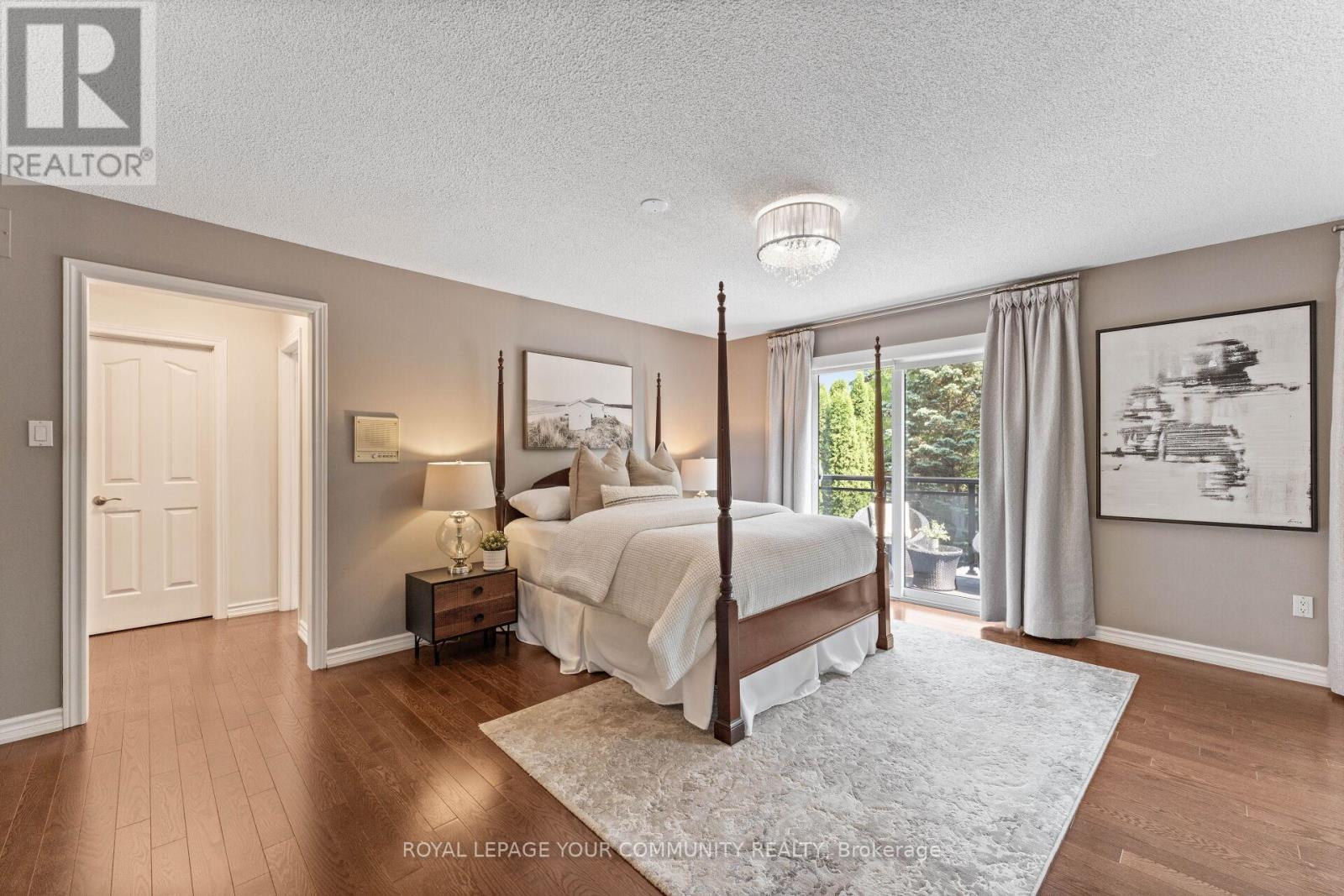 












261 CORNER RIDGE ROAD

,
Aurora,




Ontario
L4G6L6

