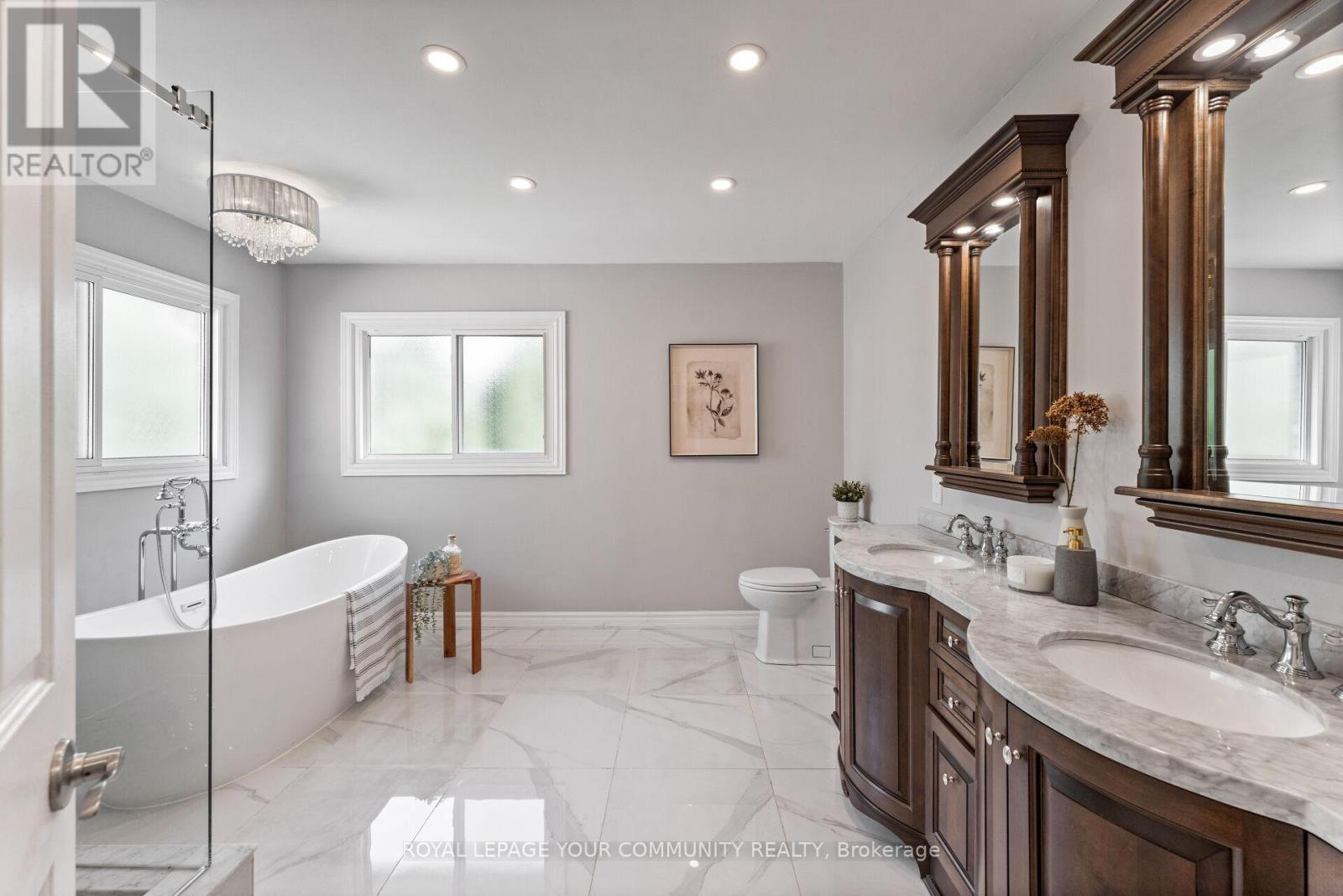 












261 CORNER RIDGE ROAD

,
Aurora,




Ontario
L4G6L6

