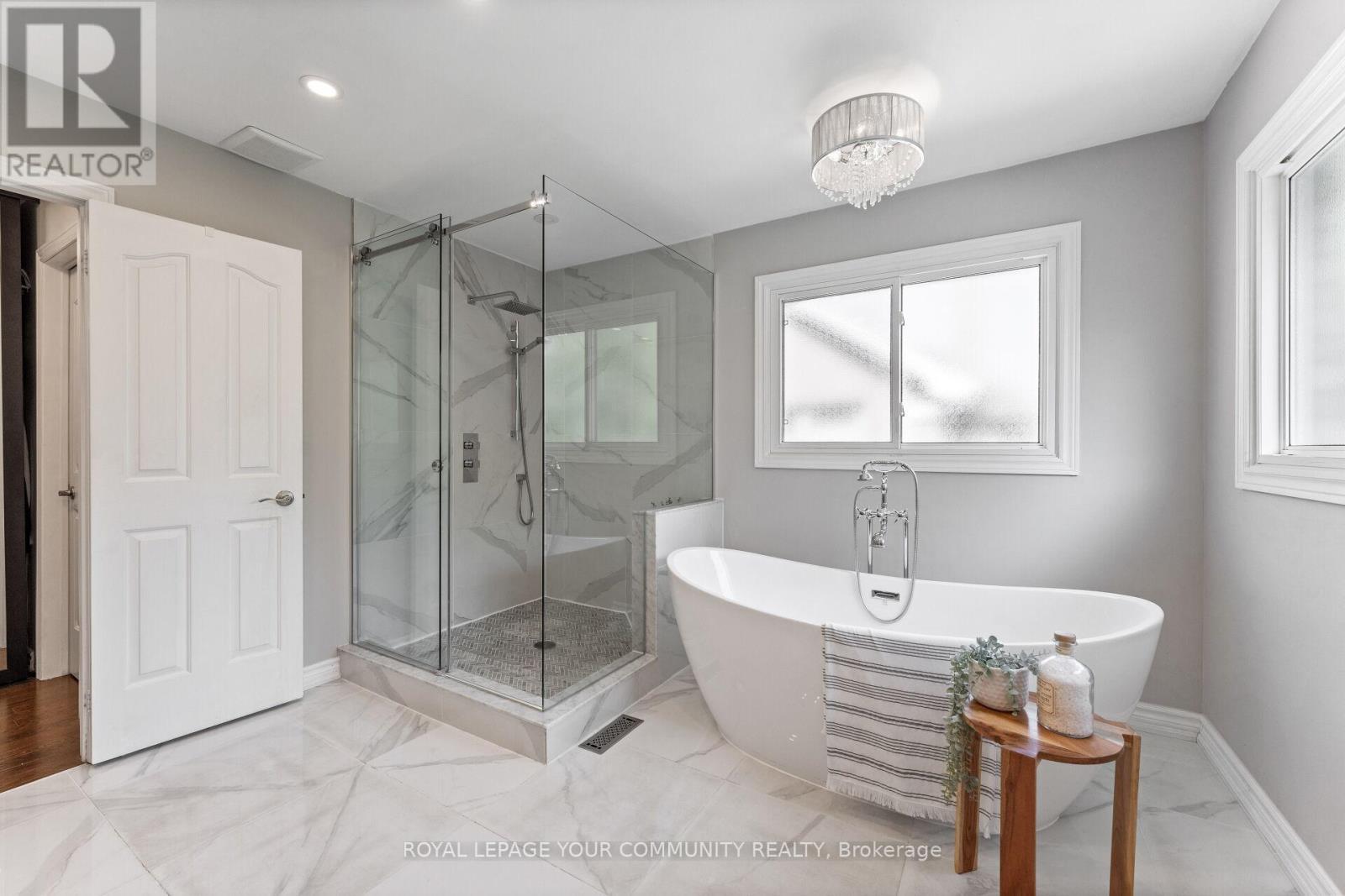 












261 CORNER RIDGE ROAD

,
Aurora,




Ontario
L4G6L6

