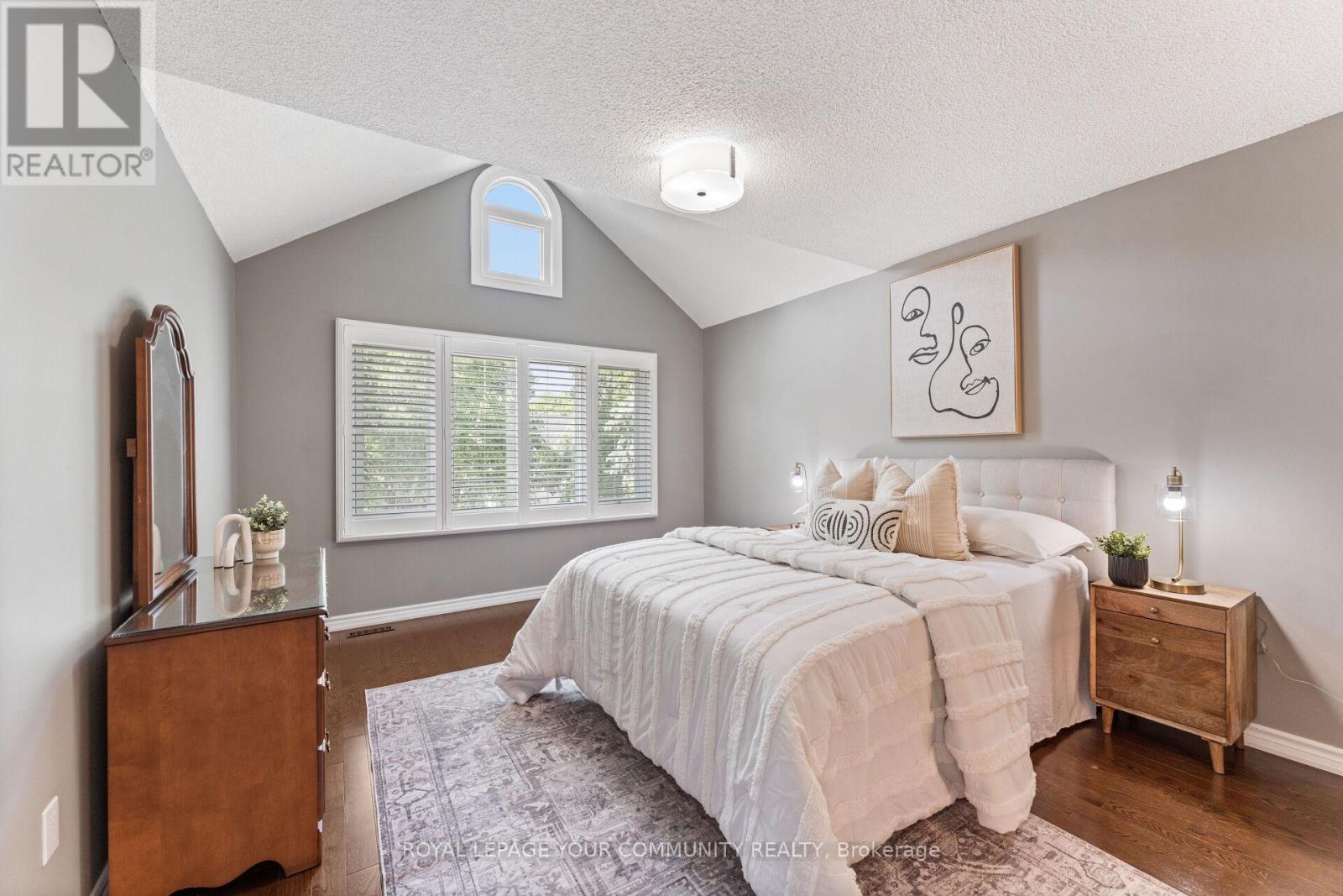 












261 CORNER RIDGE ROAD

,
Aurora,




Ontario
L4G6L6

