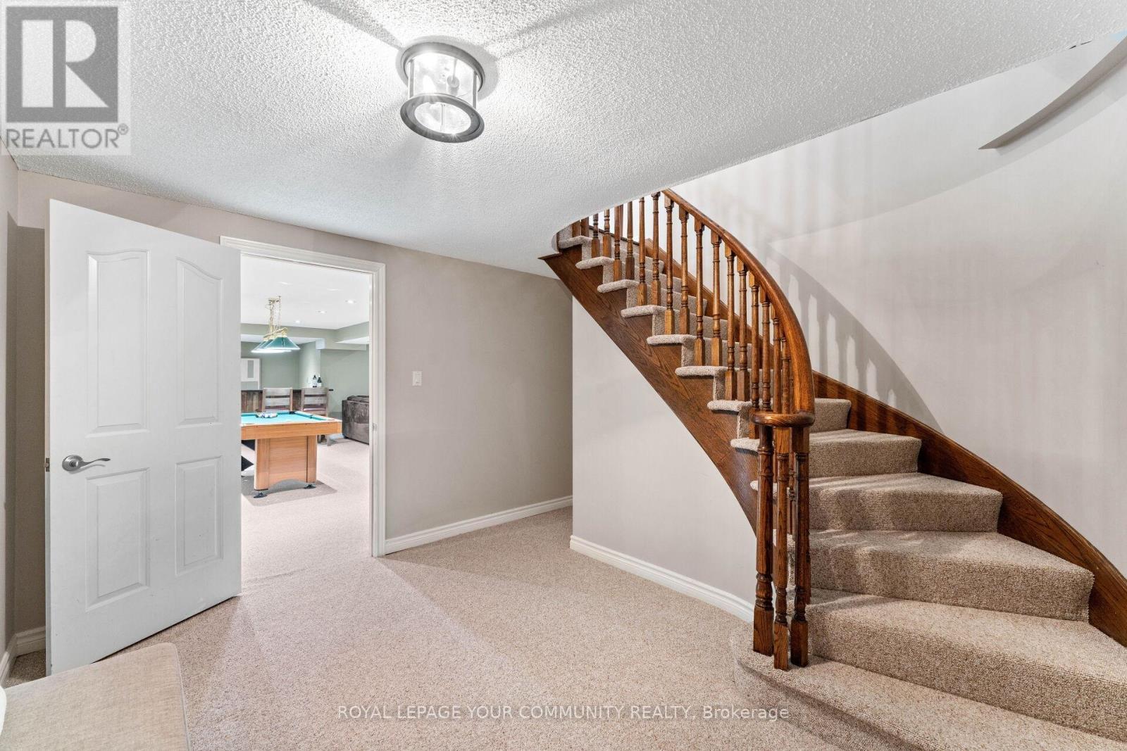 












261 CORNER RIDGE ROAD

,
Aurora,




Ontario
L4G6L6

