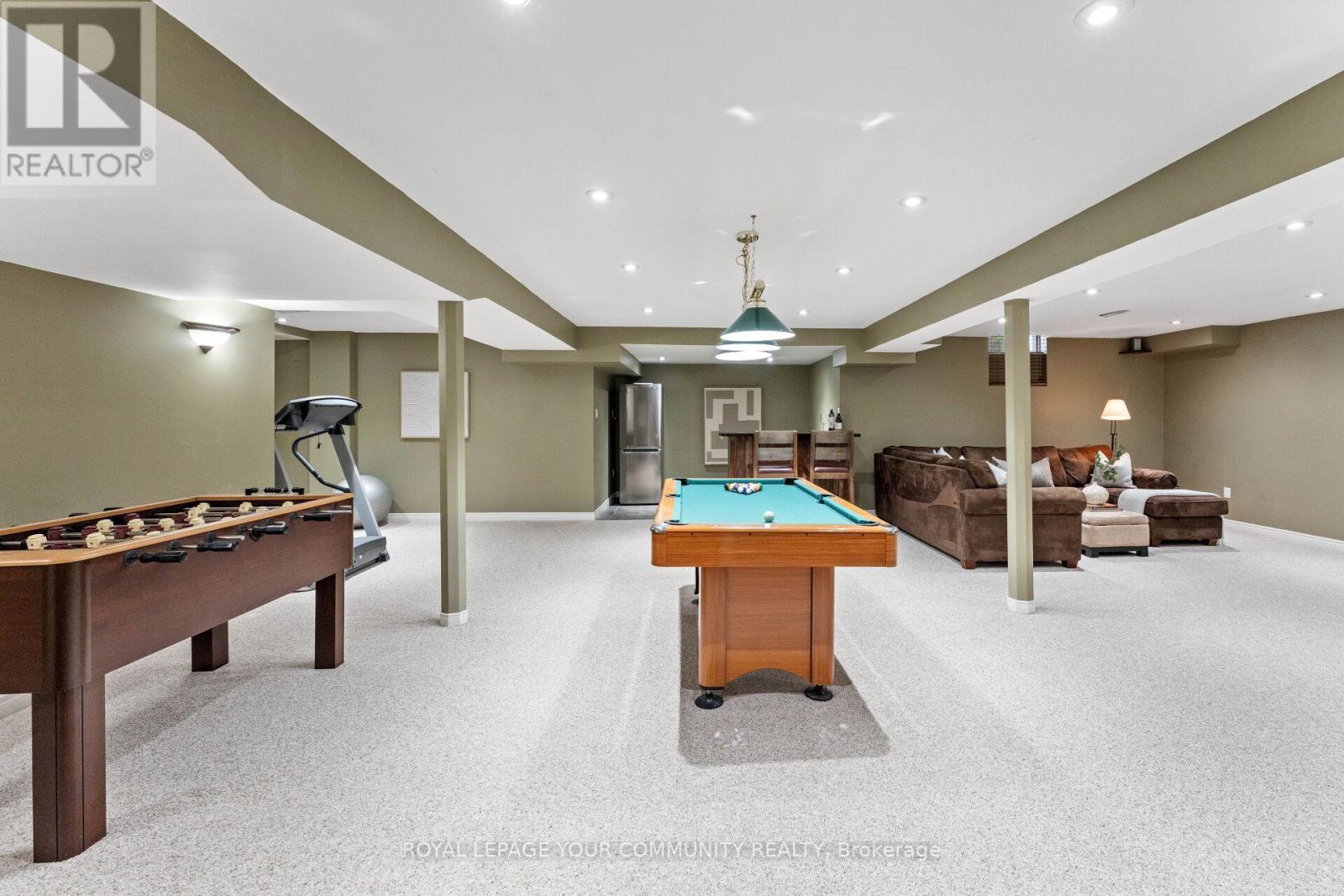 












261 CORNER RIDGE ROAD

,
Aurora,




Ontario
L4G6L6

