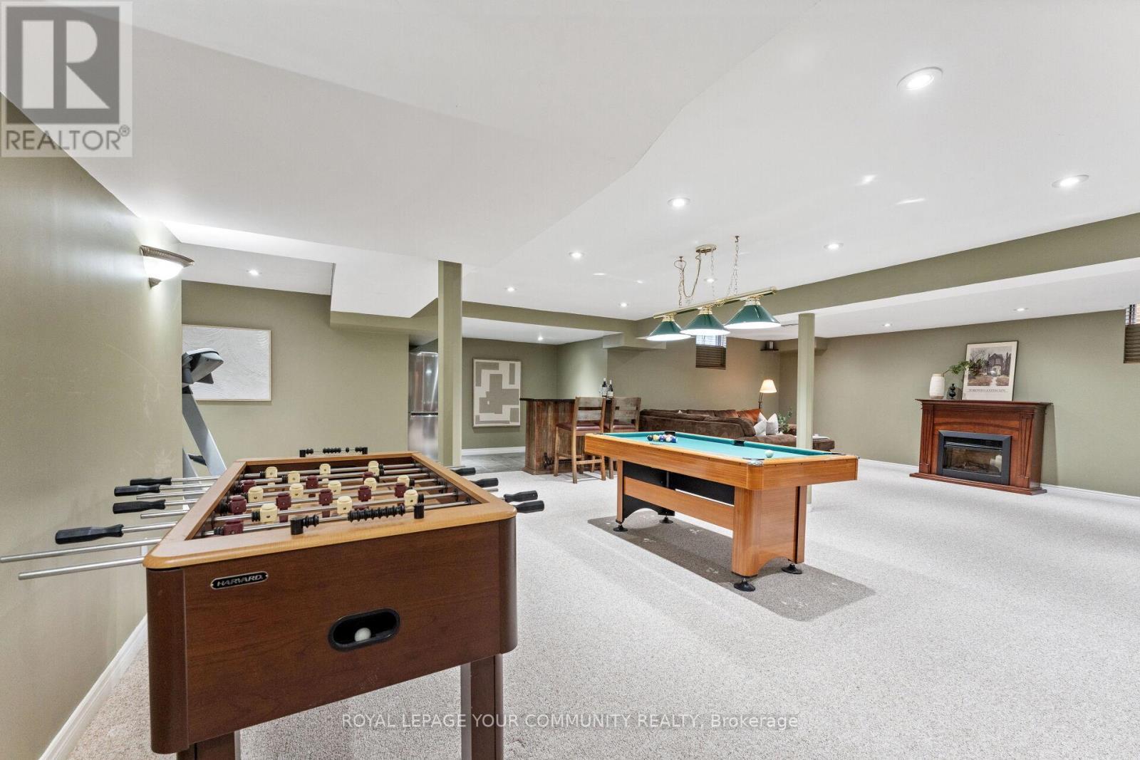












261 CORNER RIDGE ROAD

,
Aurora,




Ontario
L4G6L6

