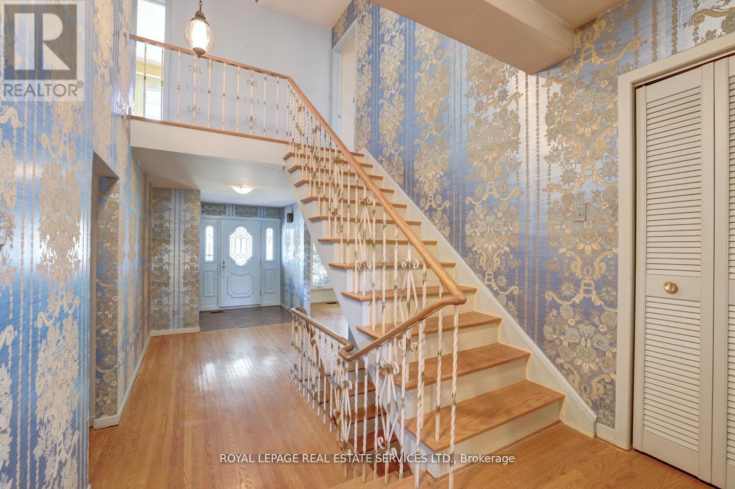 












39 PETTIT DRIVE

,
Toronto,




Ontario
M9R2W6

