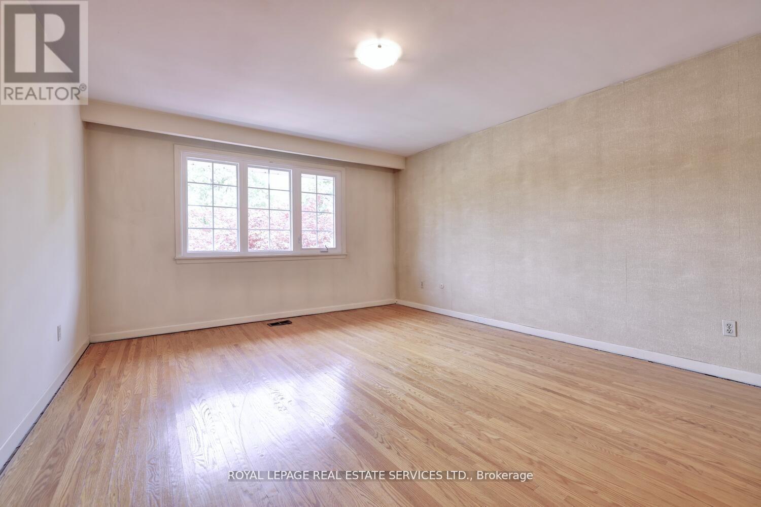












39 PETTIT DRIVE

,
Toronto,




Ontario
M9R2W6

