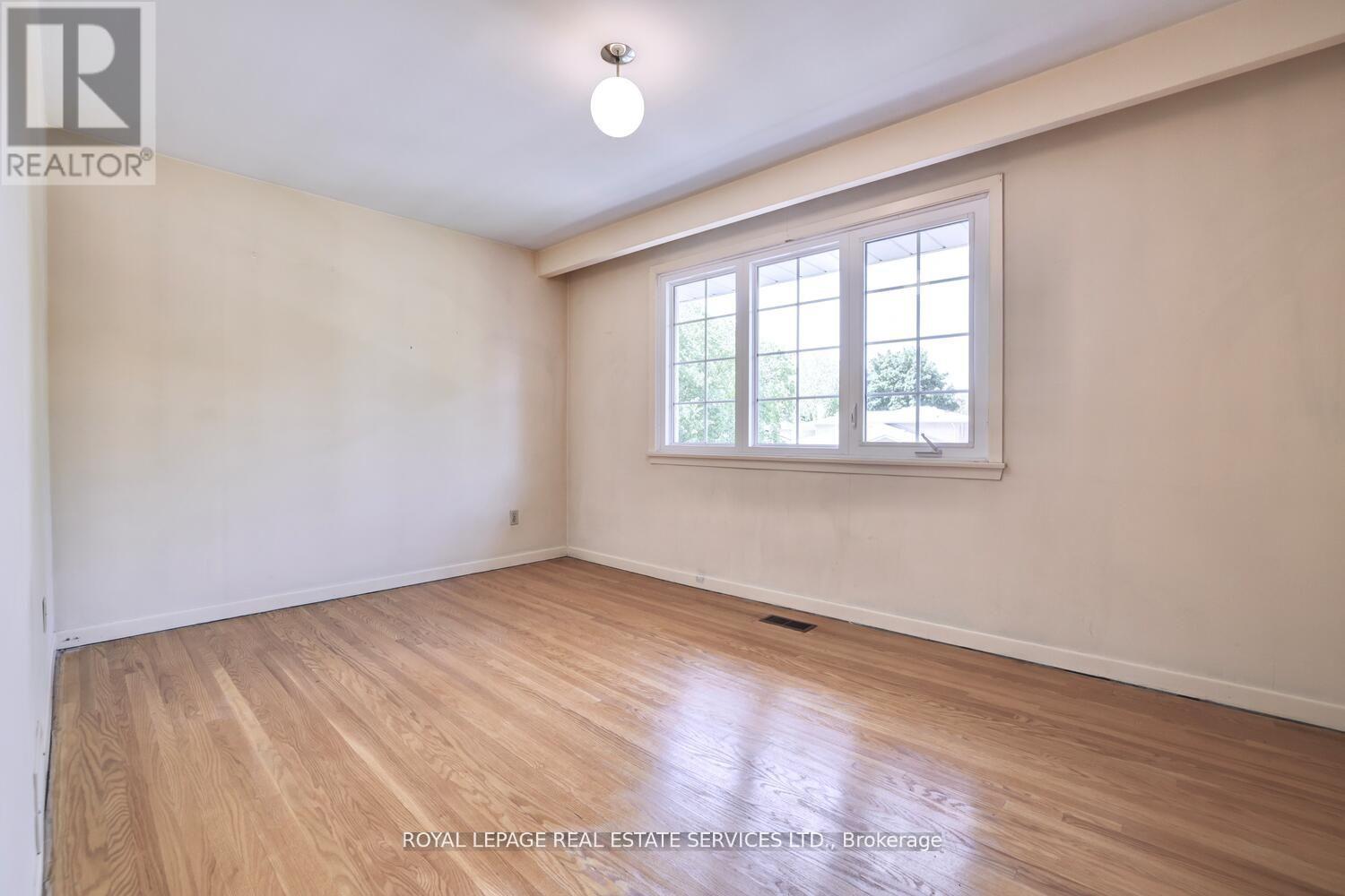 












39 PETTIT DRIVE

,
Toronto,




Ontario
M9R2W6

