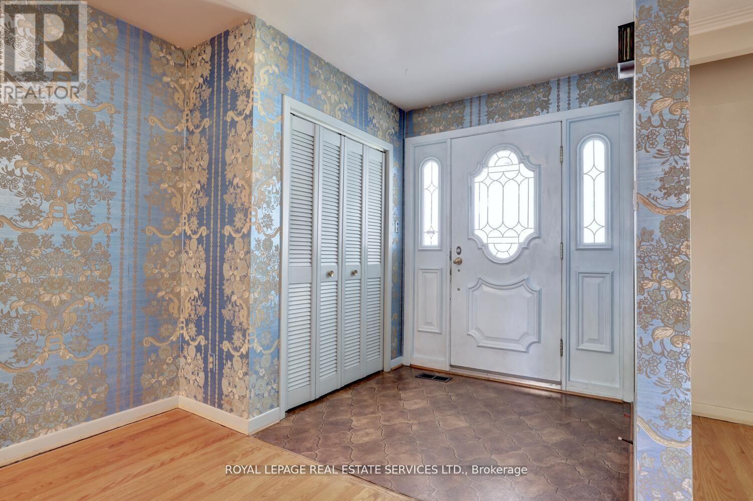 












39 PETTIT DRIVE

,
Toronto,




Ontario
M9R2W6

