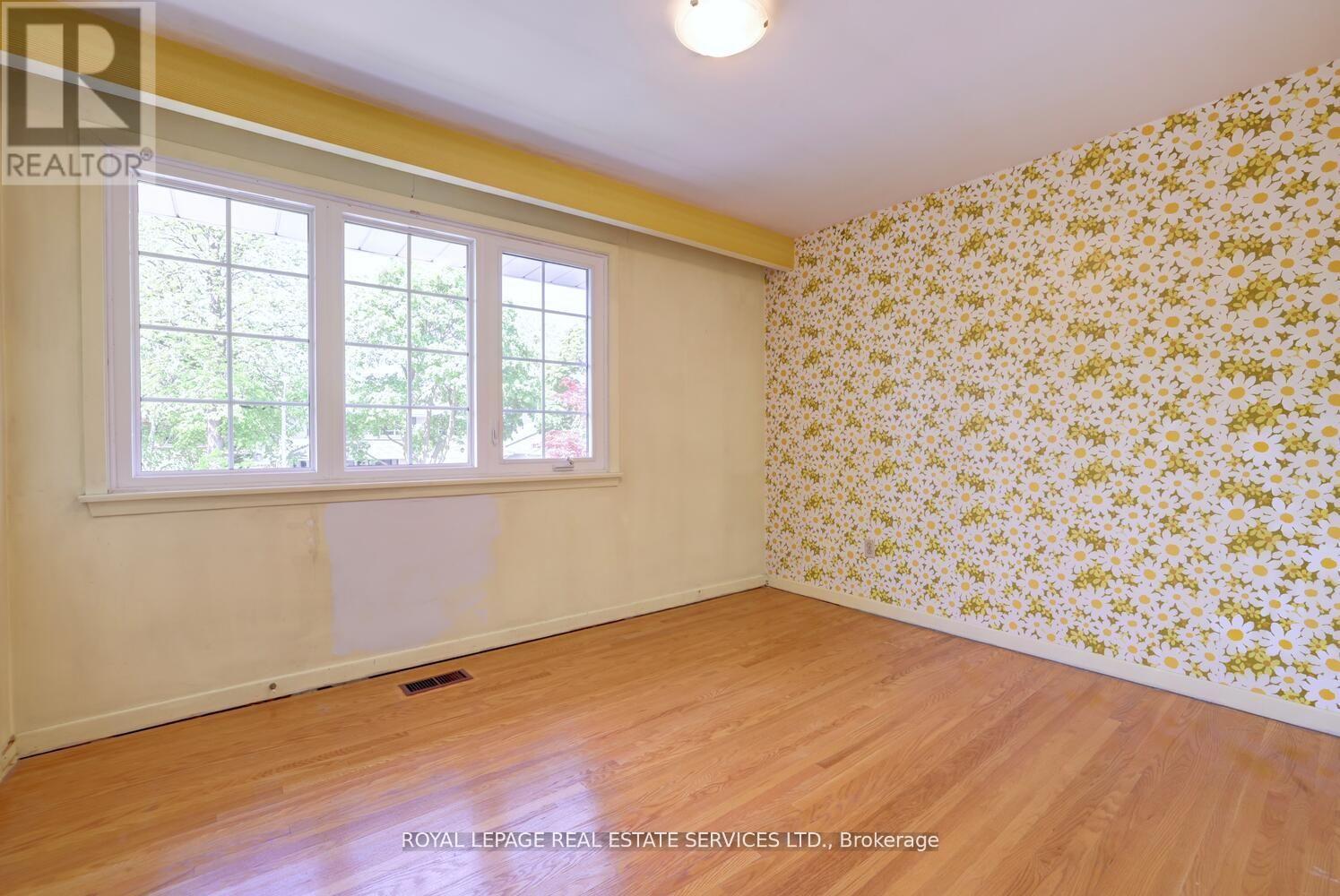 












39 PETTIT DRIVE

,
Toronto,




Ontario
M9R2W6

