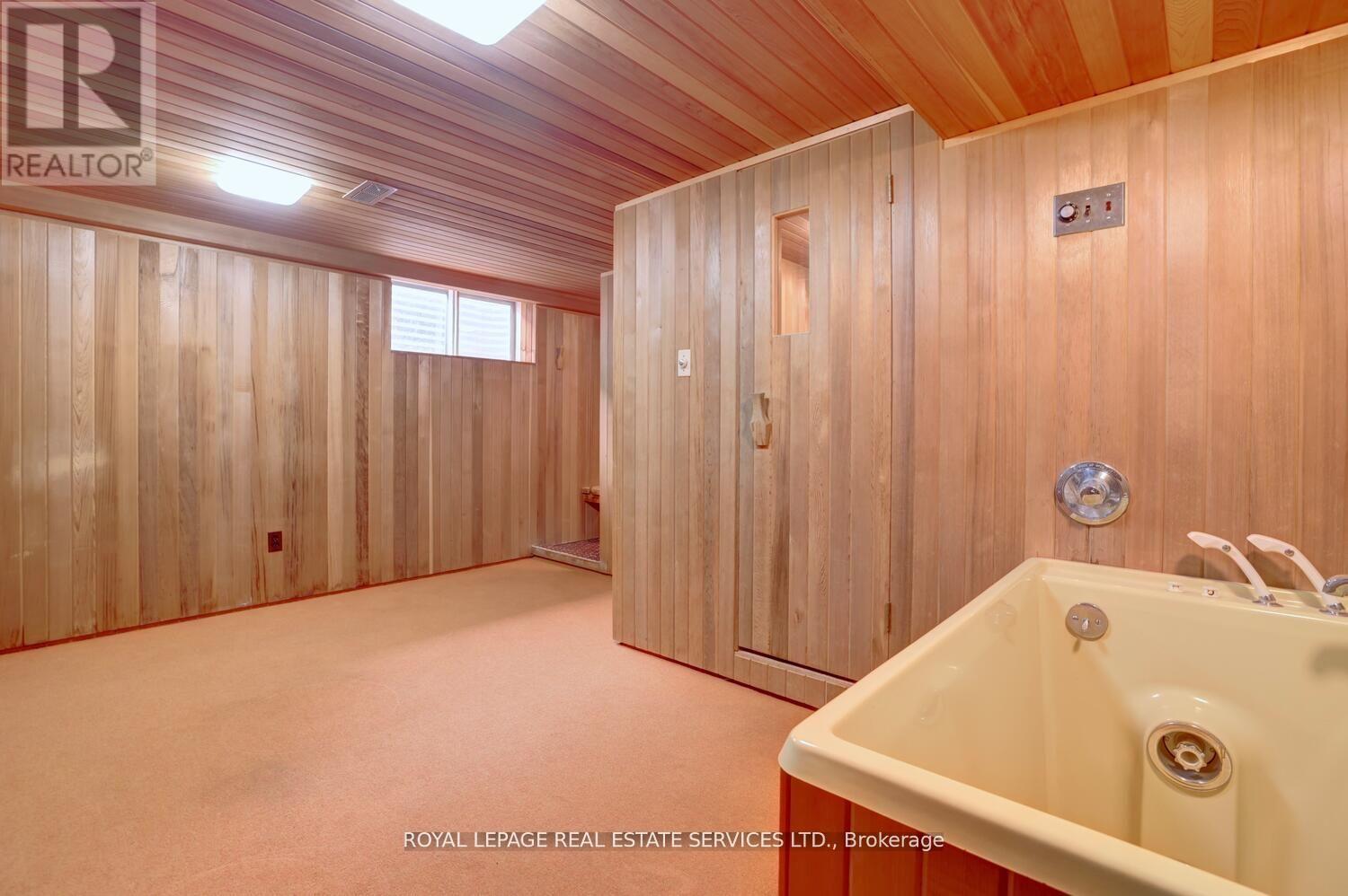 












39 PETTIT DRIVE

,
Toronto,




Ontario
M9R2W6

