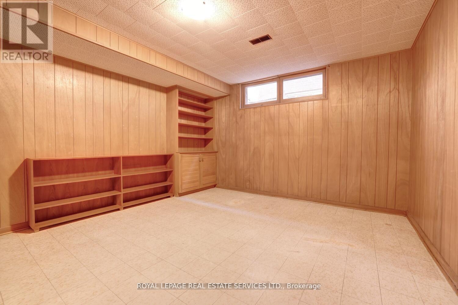 












39 PETTIT DRIVE

,
Toronto,




Ontario
M9R2W6

