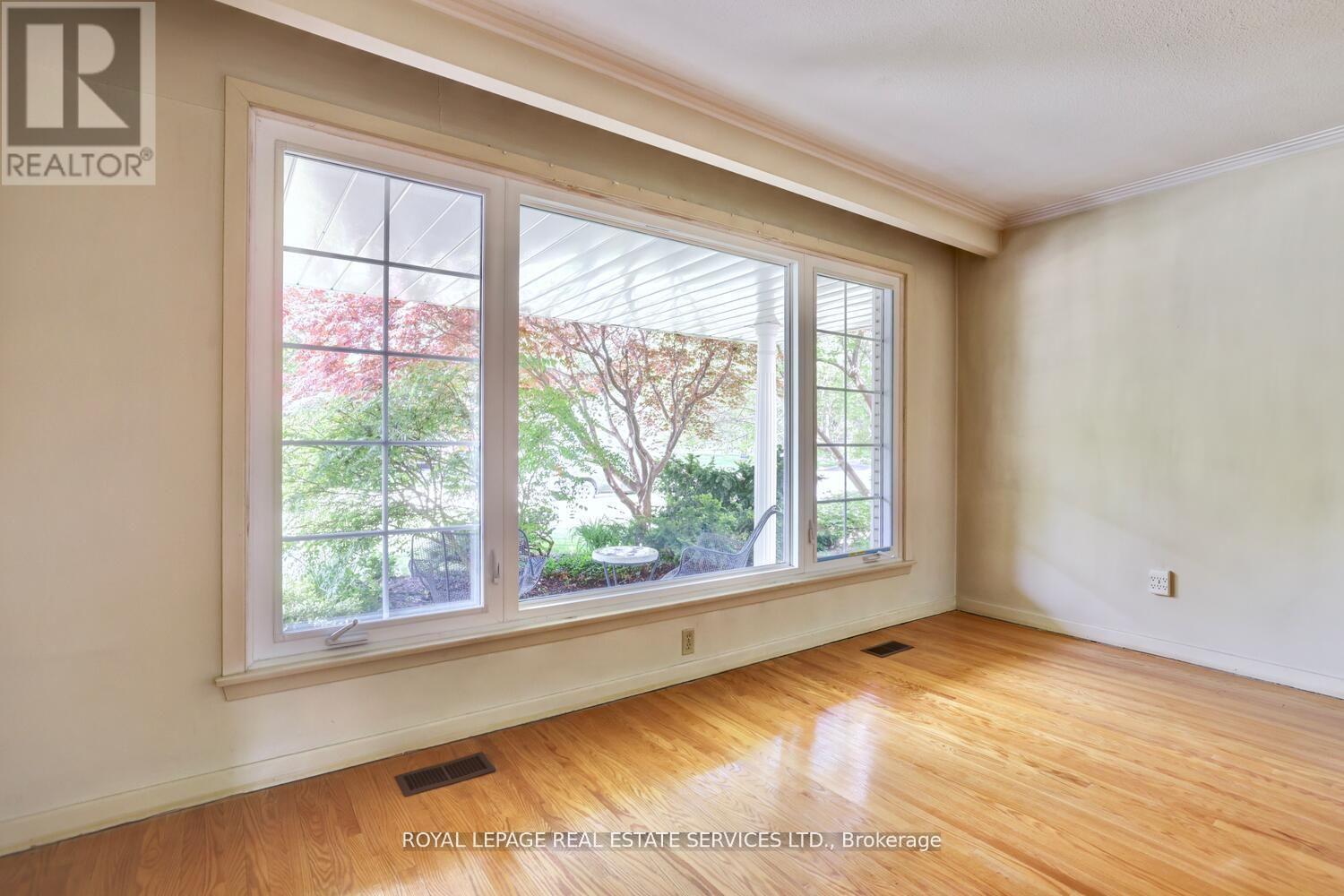 












39 PETTIT DRIVE

,
Toronto,




Ontario
M9R2W6

