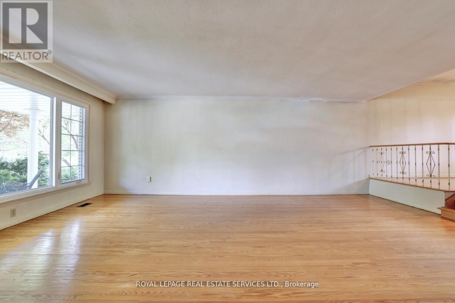 












39 PETTIT DRIVE

,
Toronto,




Ontario
M9R2W6

