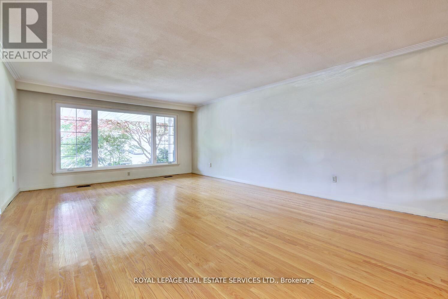 












39 PETTIT DRIVE

,
Toronto,




Ontario
M9R2W6


