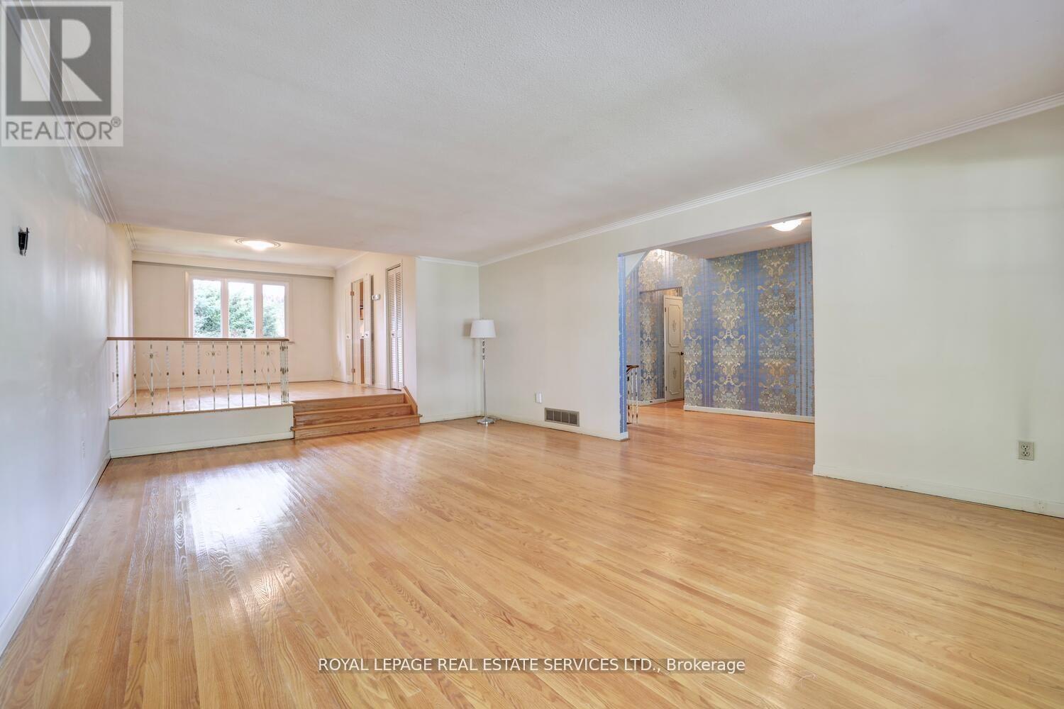 












39 PETTIT DRIVE

,
Toronto,




Ontario
M9R2W6

