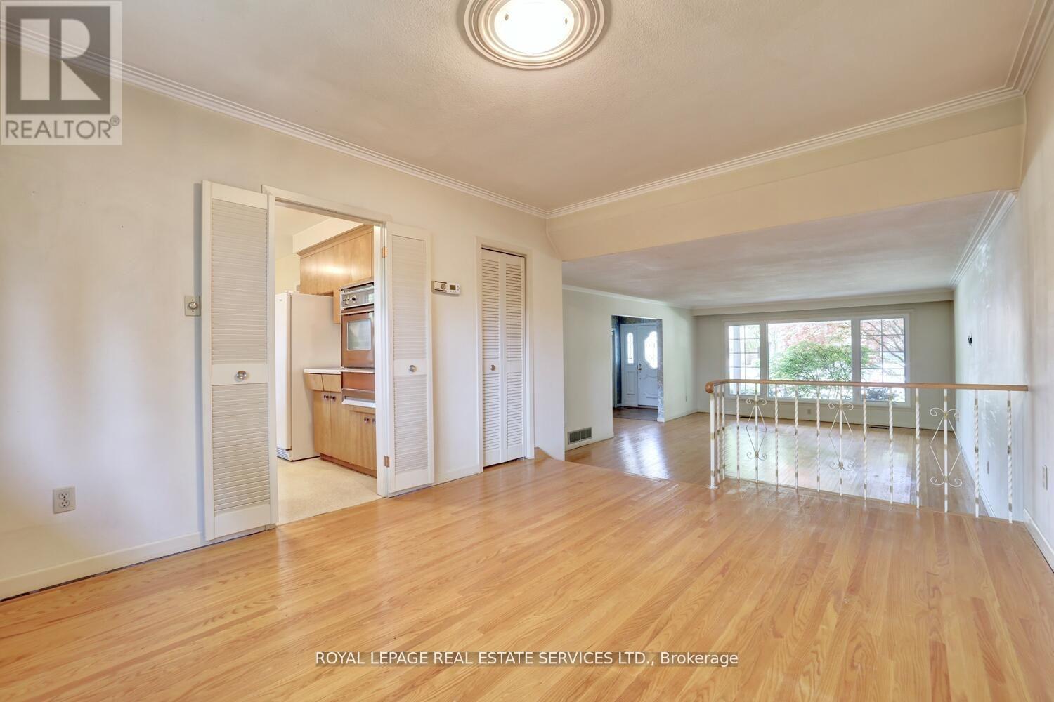 












39 PETTIT DRIVE

,
Toronto,




Ontario
M9R2W6

