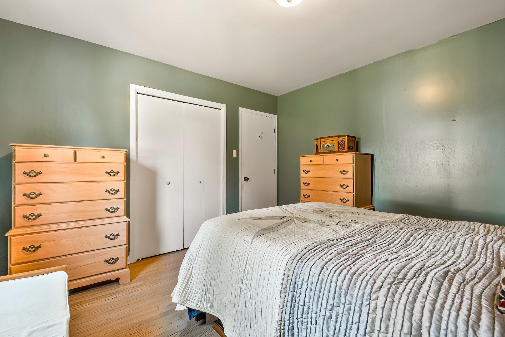 









454


Rue Hamel

,
Saint-Eustache,




QC
J7P1S3

