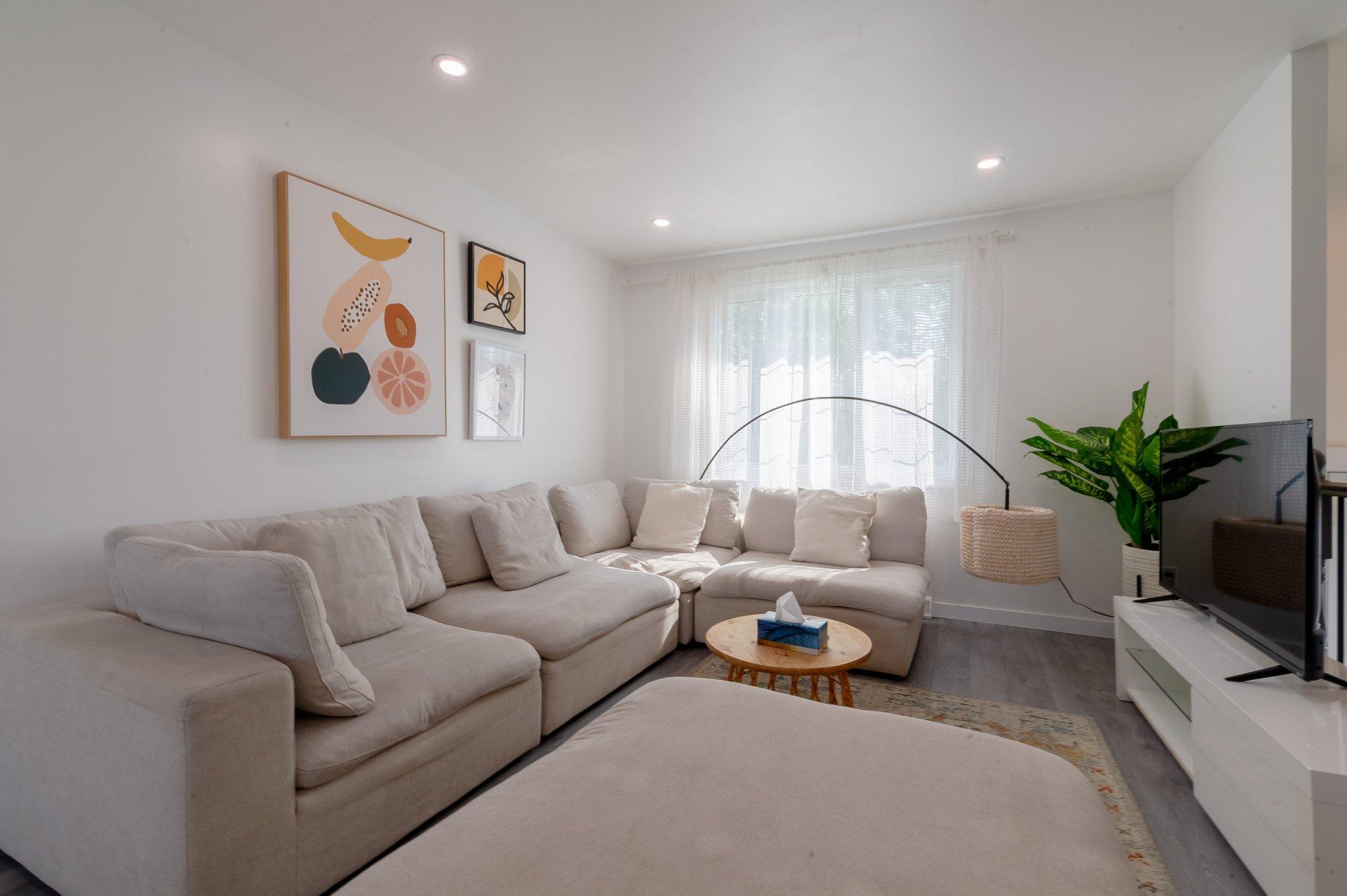









7460


Rue Trudeau

,
Brossard,




QC
J4W2M3

