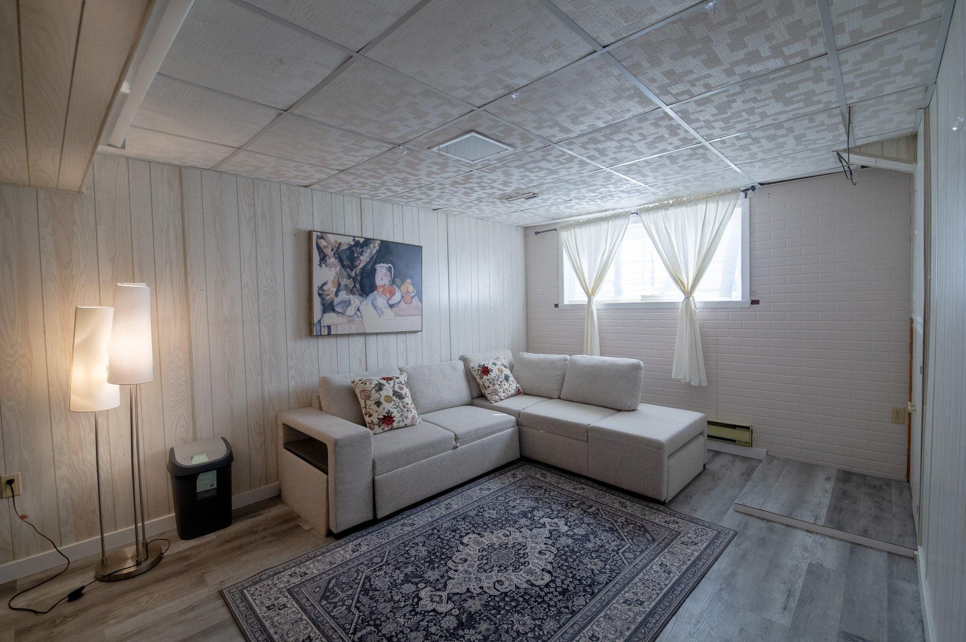 









7460


Rue Trudeau

,
Brossard,




QC
J4W2M3

