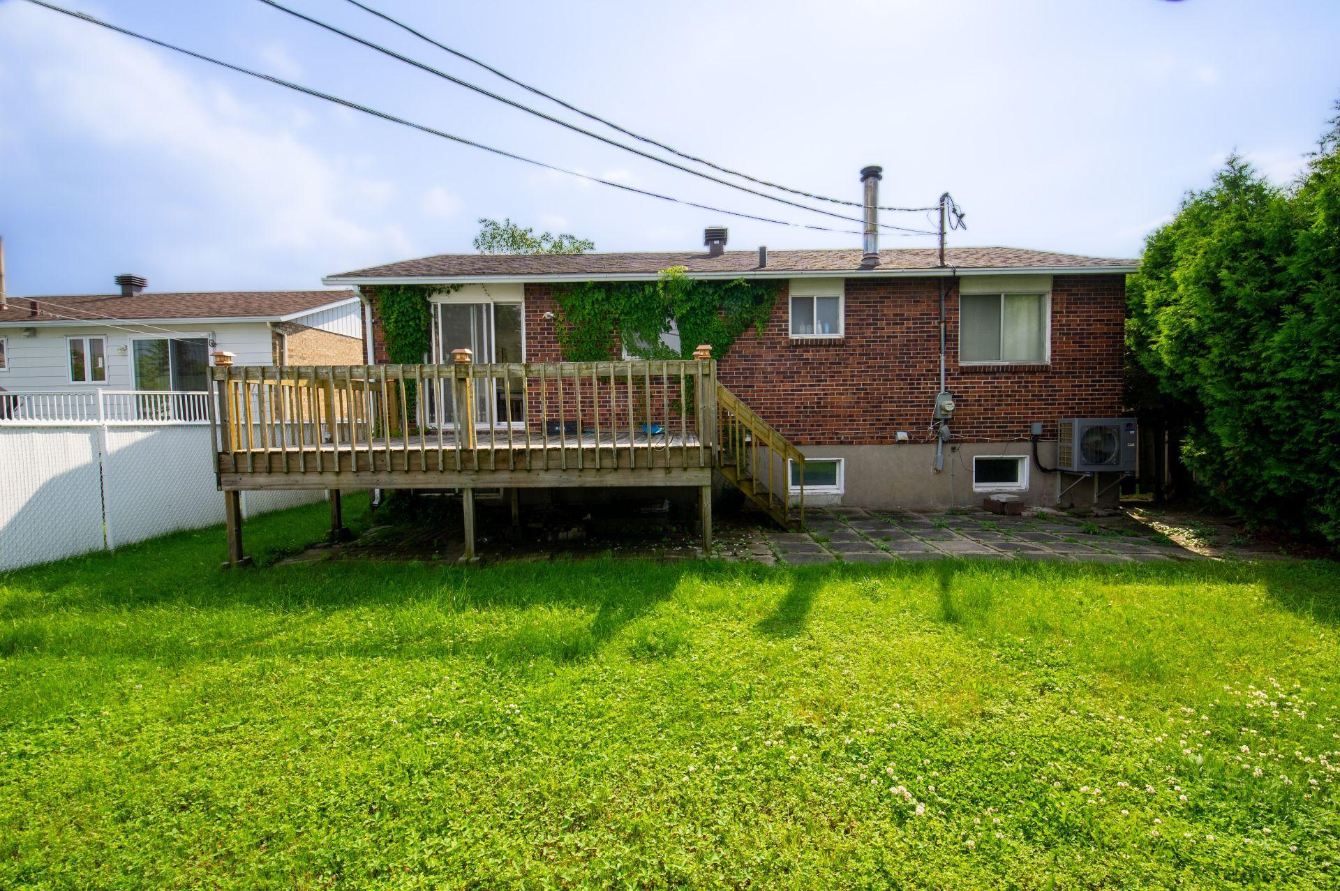 









7460


Rue Trudeau

,
Brossard,




QC
J4W2M3

