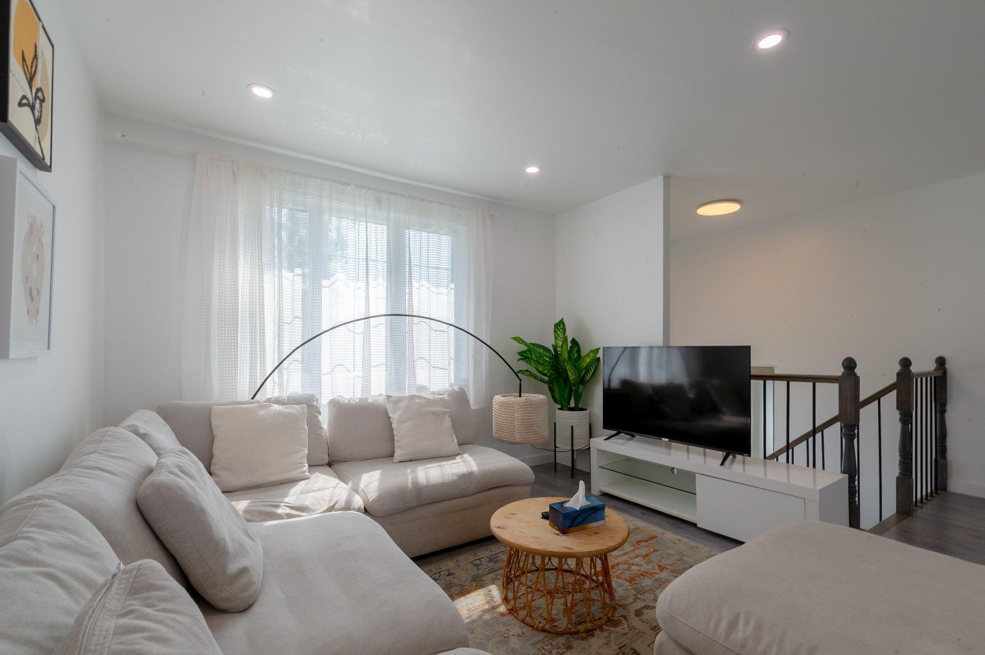 









7460


Rue Trudeau

,
Brossard,




QC
J4W2M3

