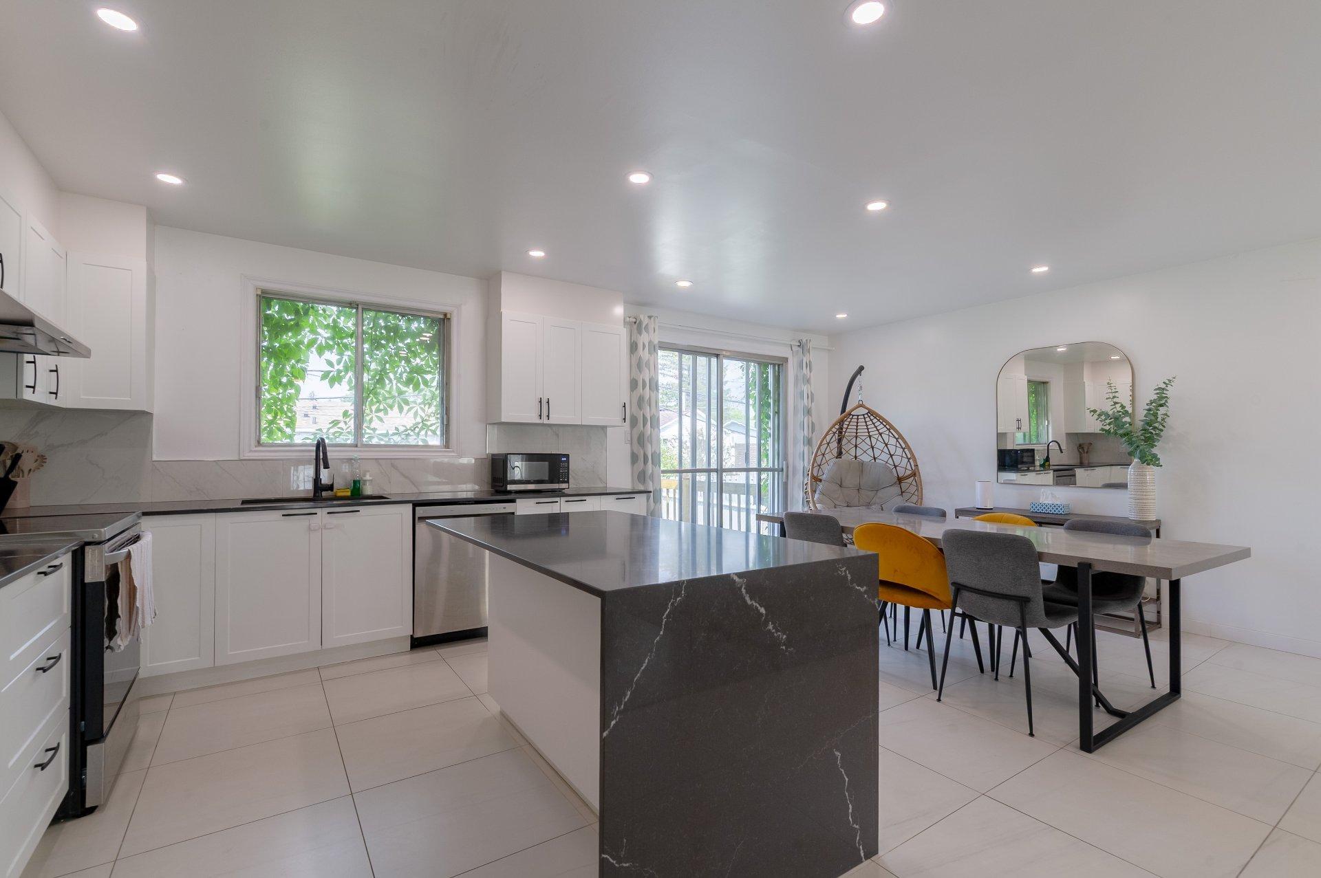 









7460


Rue Trudeau

,
Brossard,




QC
J4W2M3

