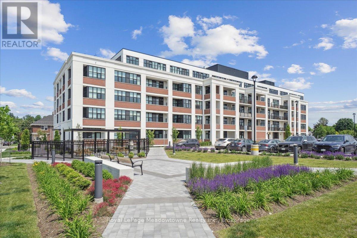 












321 - 120 HURON STREET

,
Guelph (St. Patrick's Ward),




Ontario
N1E0T8

