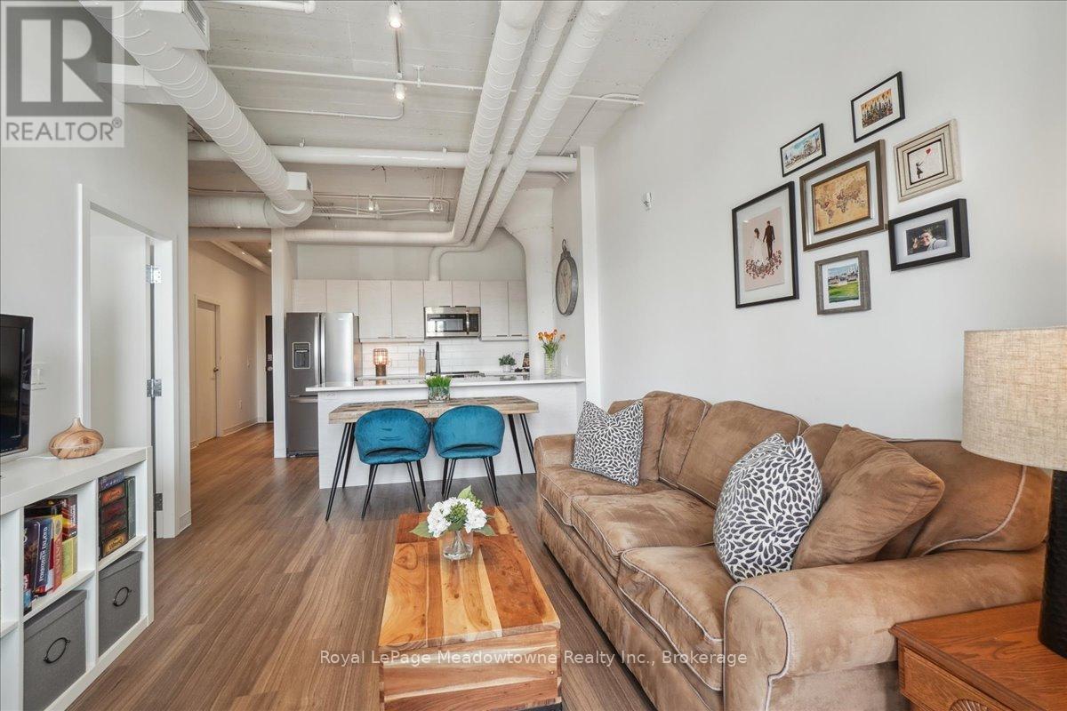 












321 - 120 HURON STREET

,
Guelph (St. Patrick's Ward),




Ontario
N1E0T8

