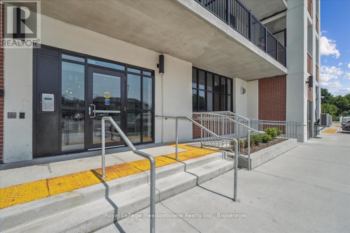 












321 - 120 HURON STREET

,
Guelph (St. Patrick's Ward),




Ontario
N1E0T8

