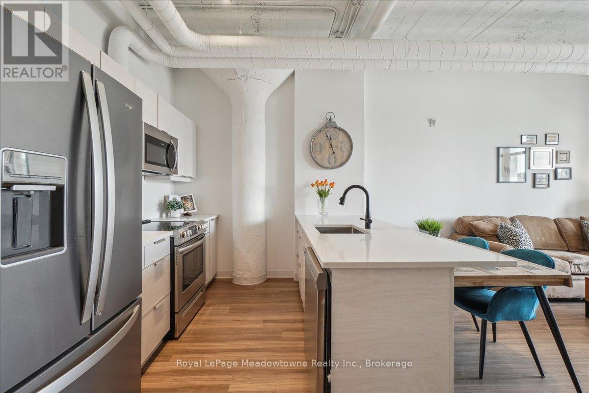 












321 - 120 HURON STREET

,
Guelph (St. Patrick's Ward),




Ontario
N1E0T8

