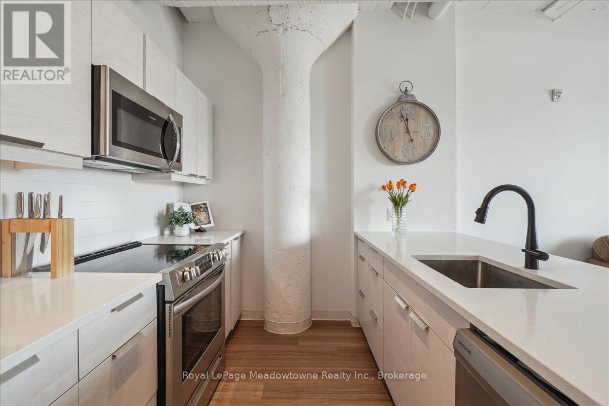 












321 - 120 HURON STREET

,
Guelph (St. Patrick's Ward),




Ontario
N1E0T8

