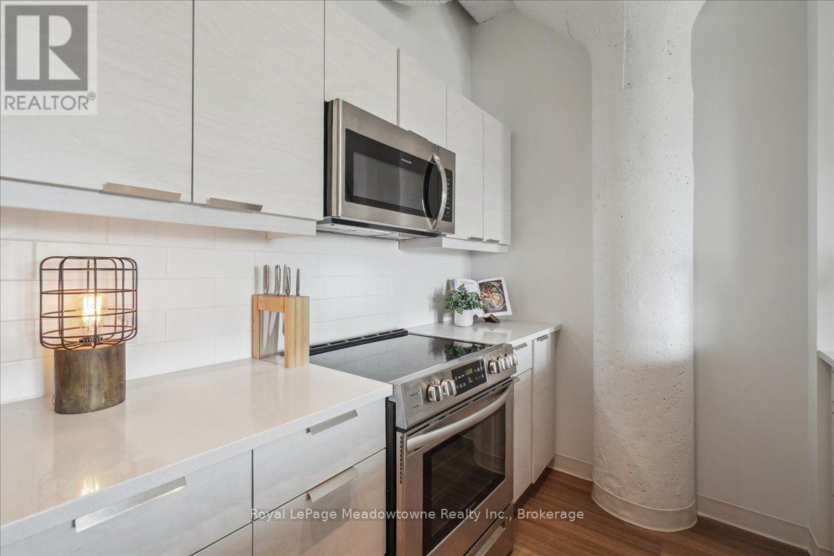 












321 - 120 HURON STREET

,
Guelph (St. Patrick's Ward),




Ontario
N1E0T8

