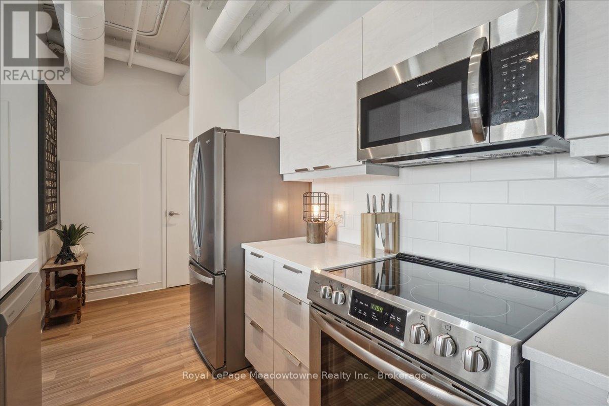 












321 - 120 HURON STREET

,
Guelph (St. Patrick's Ward),




Ontario
N1E0T8


