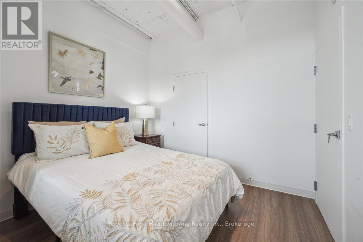 












321 - 120 HURON STREET

,
Guelph (St. Patrick's Ward),




Ontario
N1E0T8

