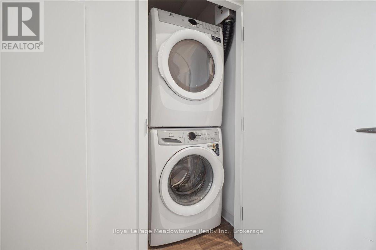 












321 - 120 HURON STREET

,
Guelph (St. Patrick's Ward),




Ontario
N1E0T8

